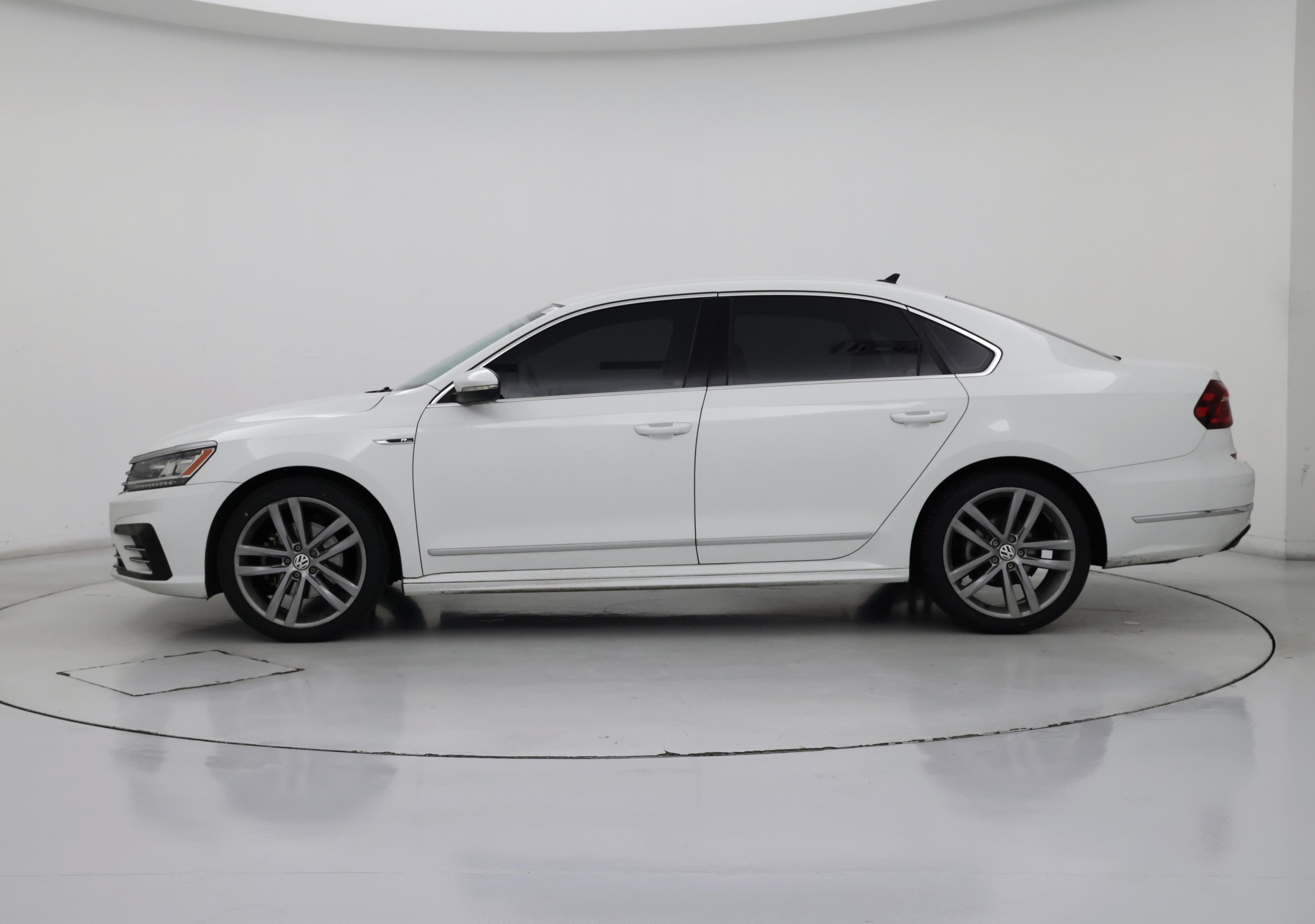 Thumbnail: 2017 Volkswagen Passat - 3