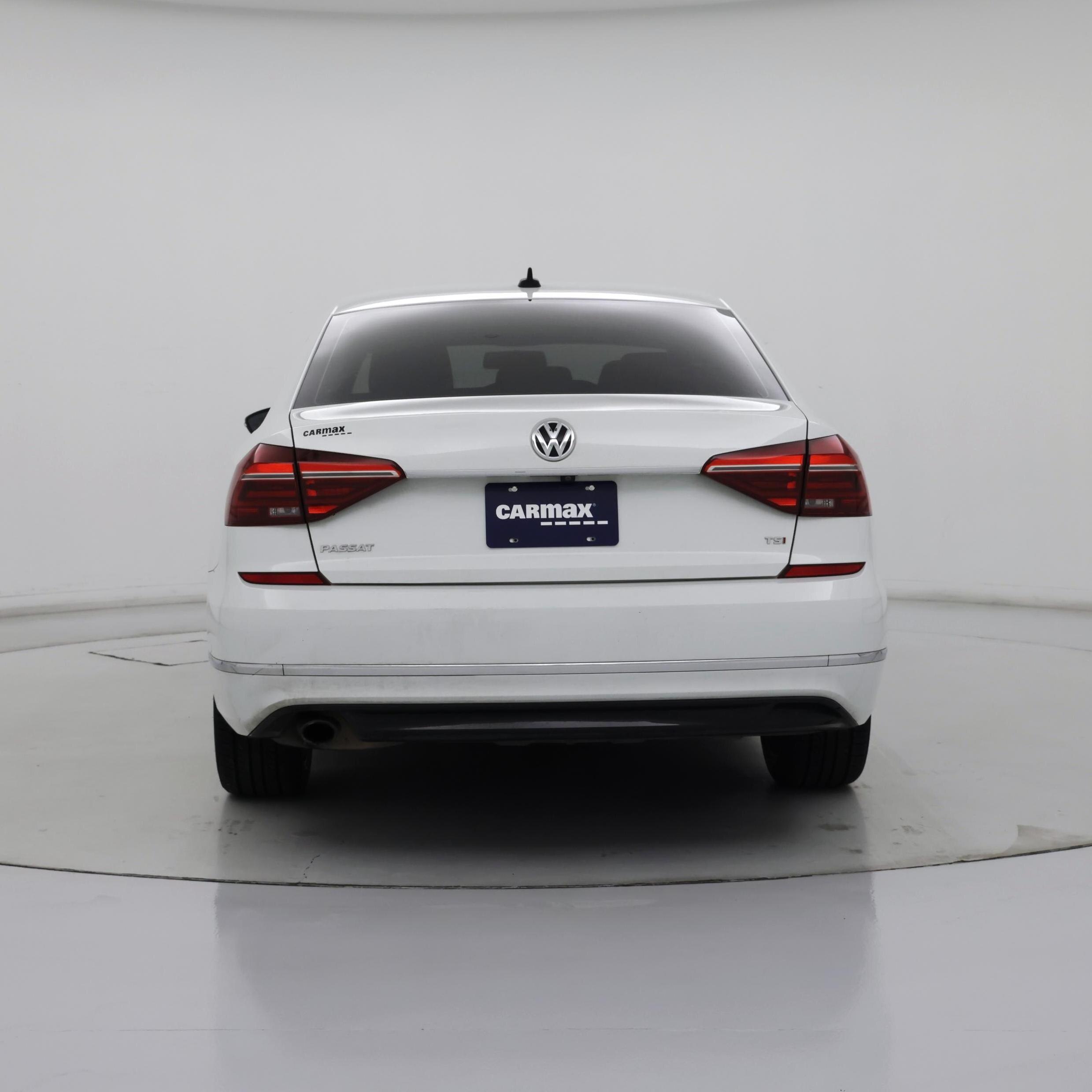 Thumbnail: 2017 Volkswagen Passat - 6