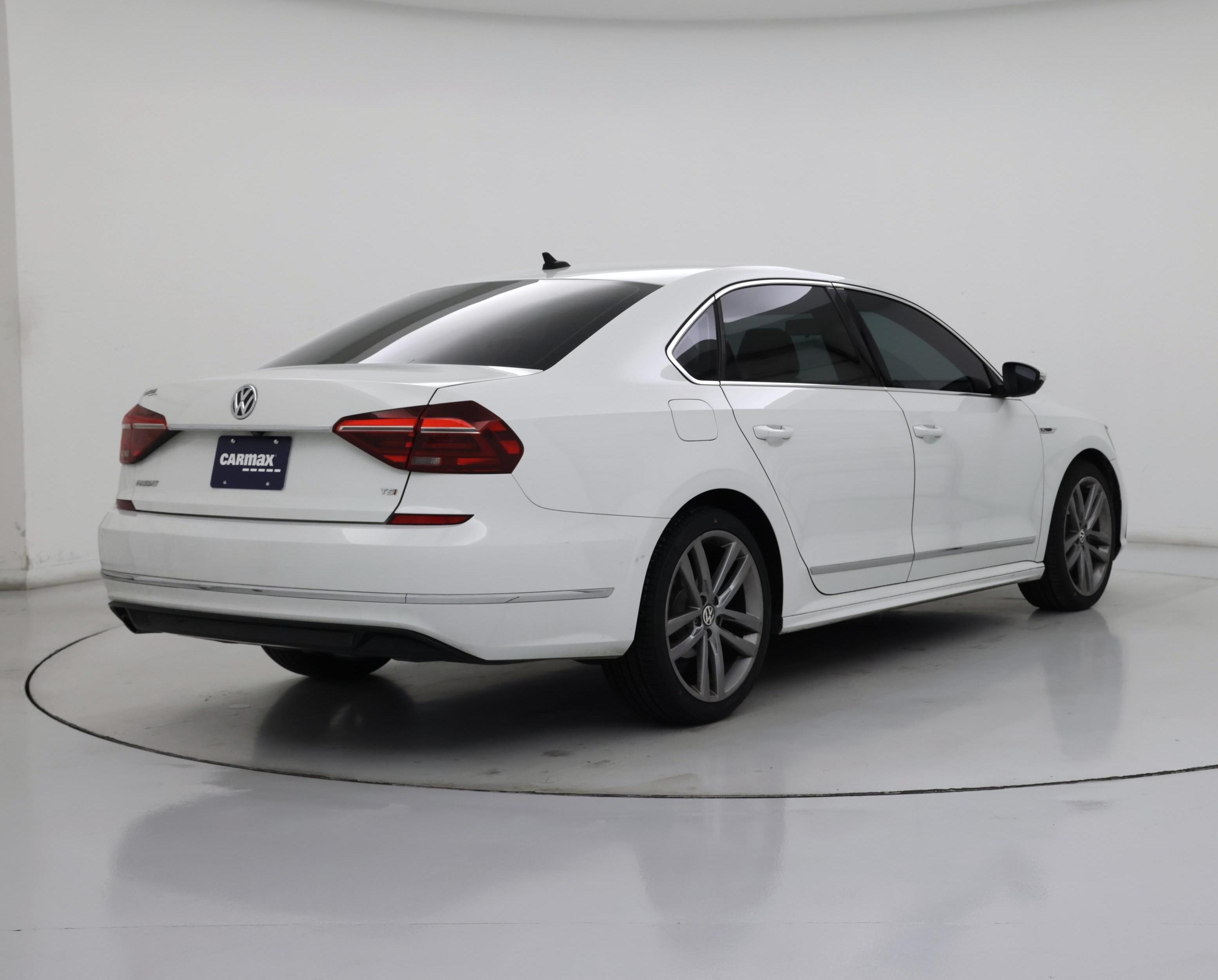 Thumbnail: 2017 Volkswagen Passat - 8