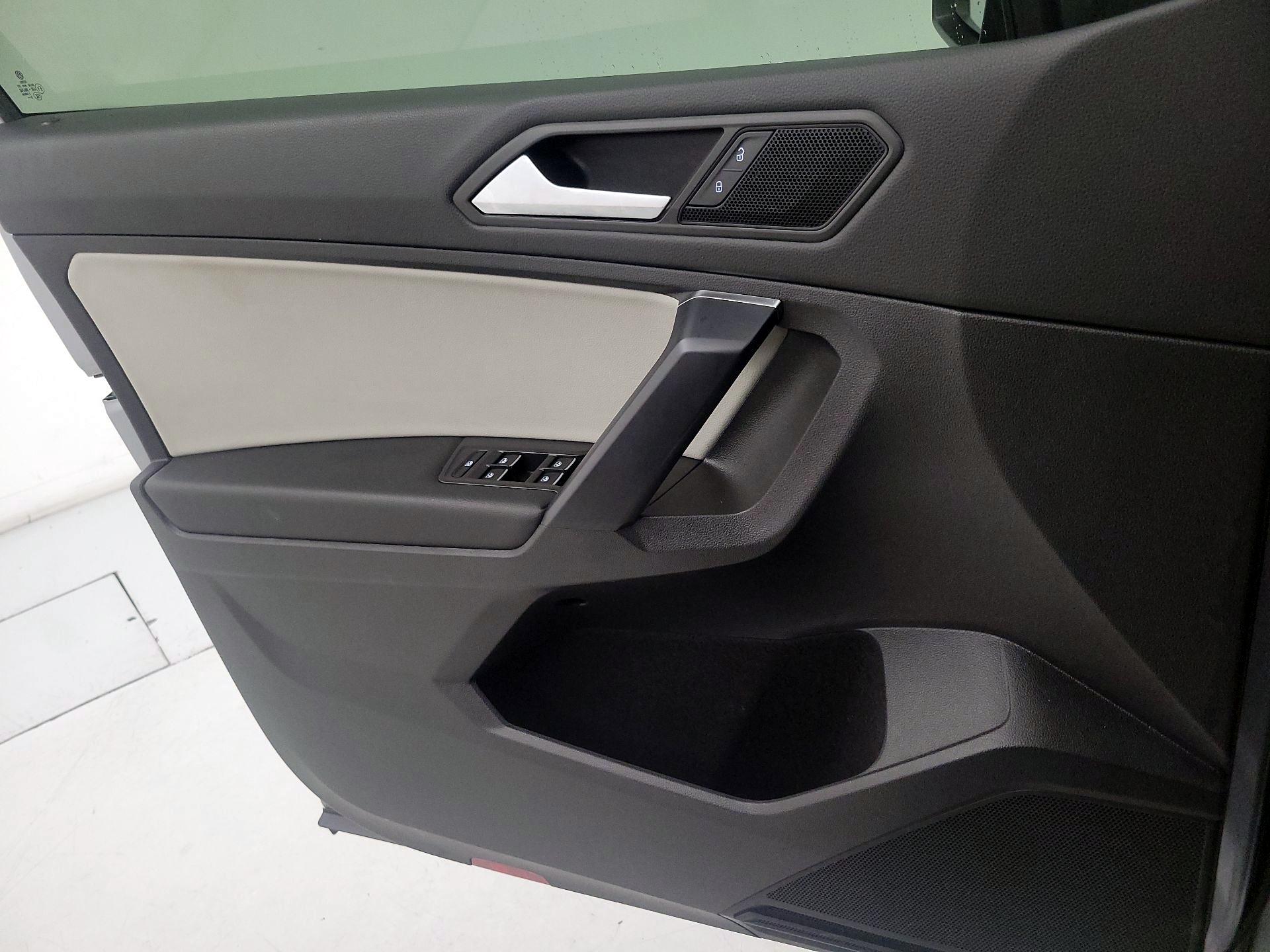 Thumbnail: 2021 Volkswagen Tiguan - 12