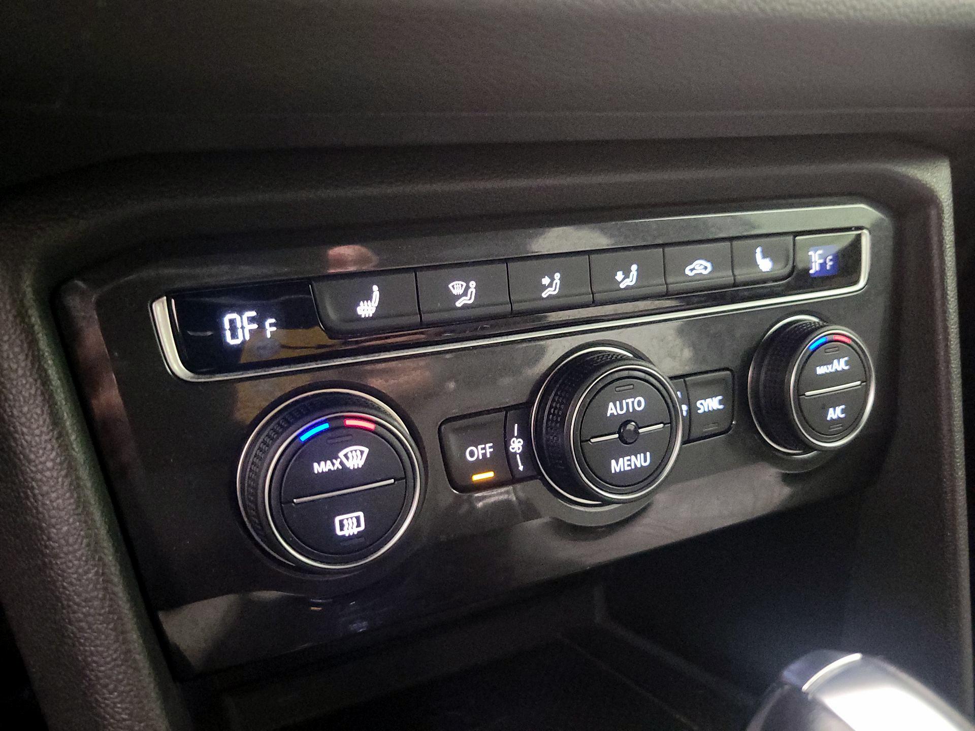 Thumbnail: 2021 Volkswagen Tiguan - 16