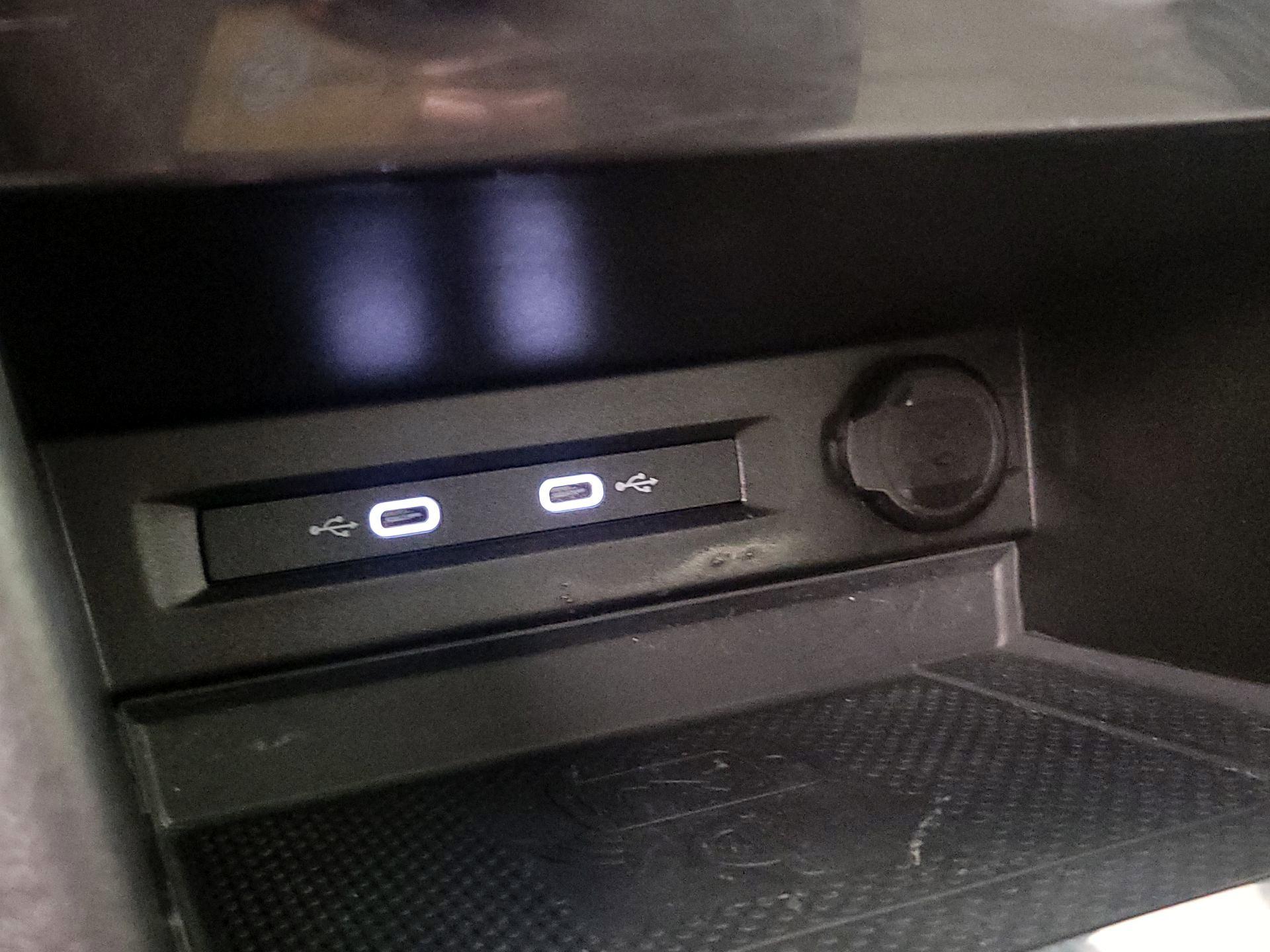 Thumbnail: 2021 Volkswagen Tiguan - 18