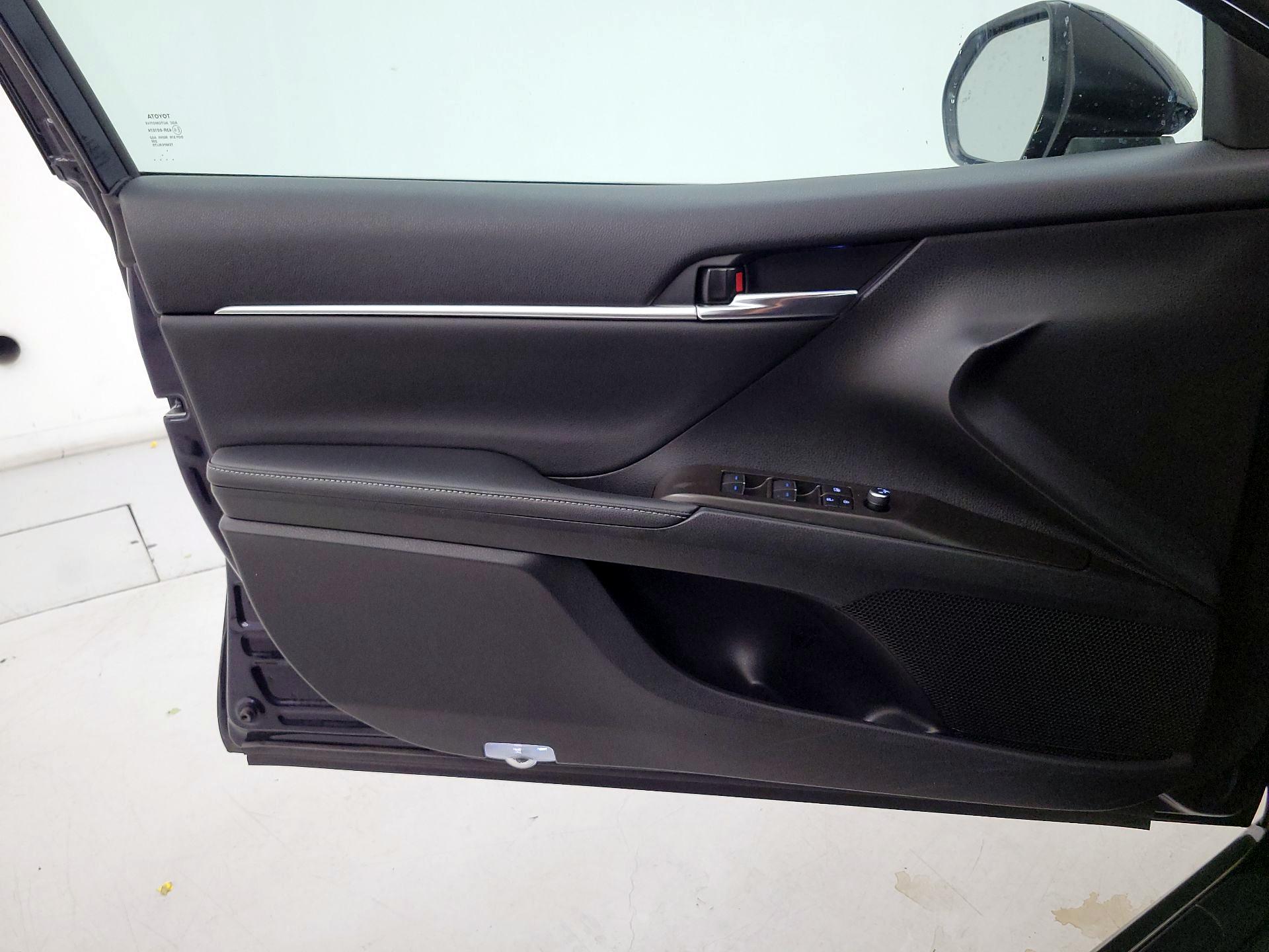 Thumbnail: 2022 Toyota Camry - 12