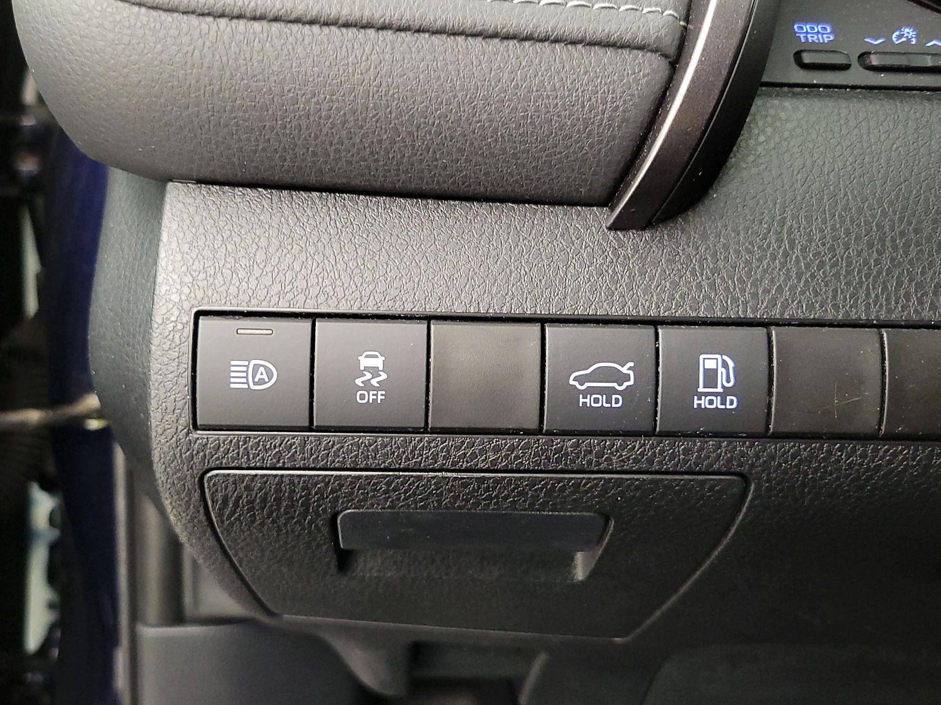 Thumbnail: 2022 Toyota Camry - 13