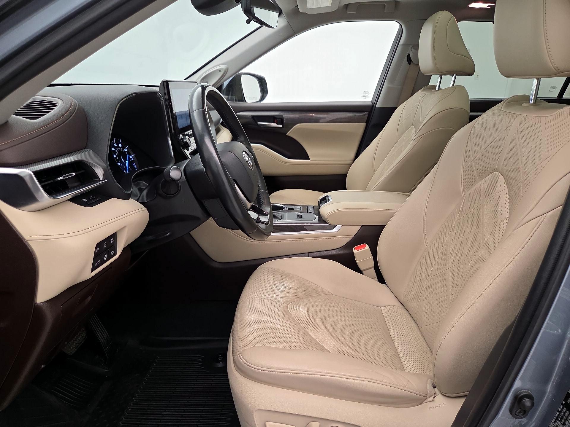 Thumbnail: 2021 Toyota Highlander - 11