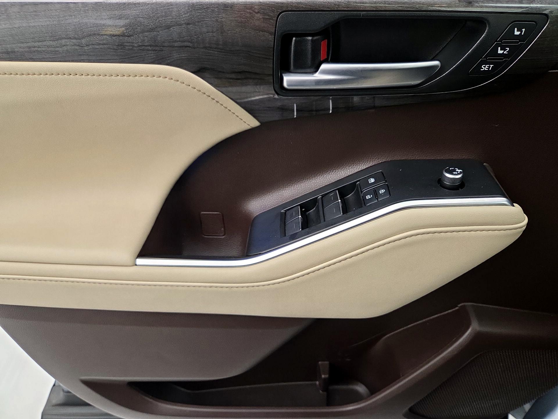 Thumbnail: 2021 Toyota Highlander - 12