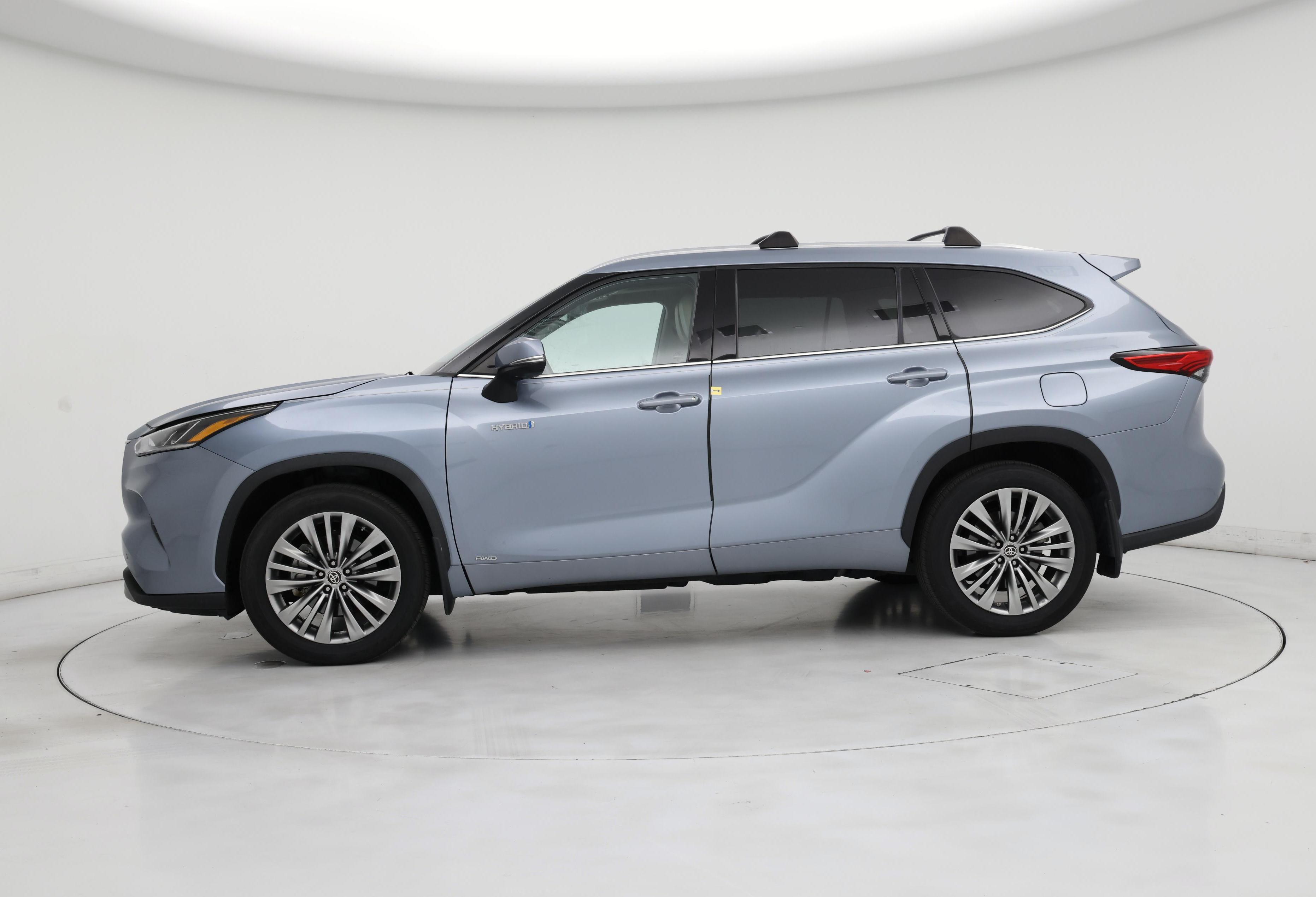 Thumbnail: 2021 Toyota Highlander - 3