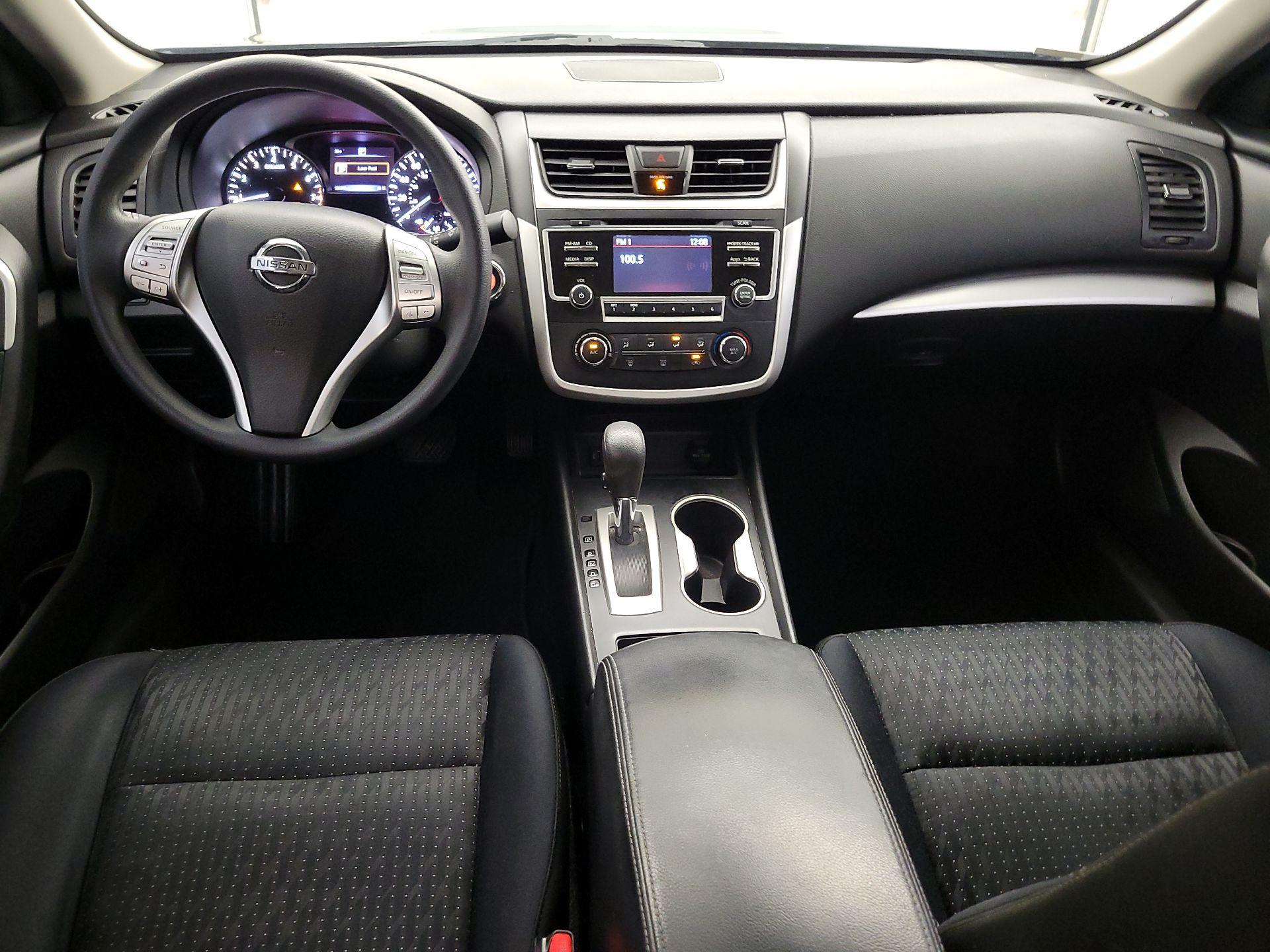 Thumbnail: 2016 Nissan Altima - 9