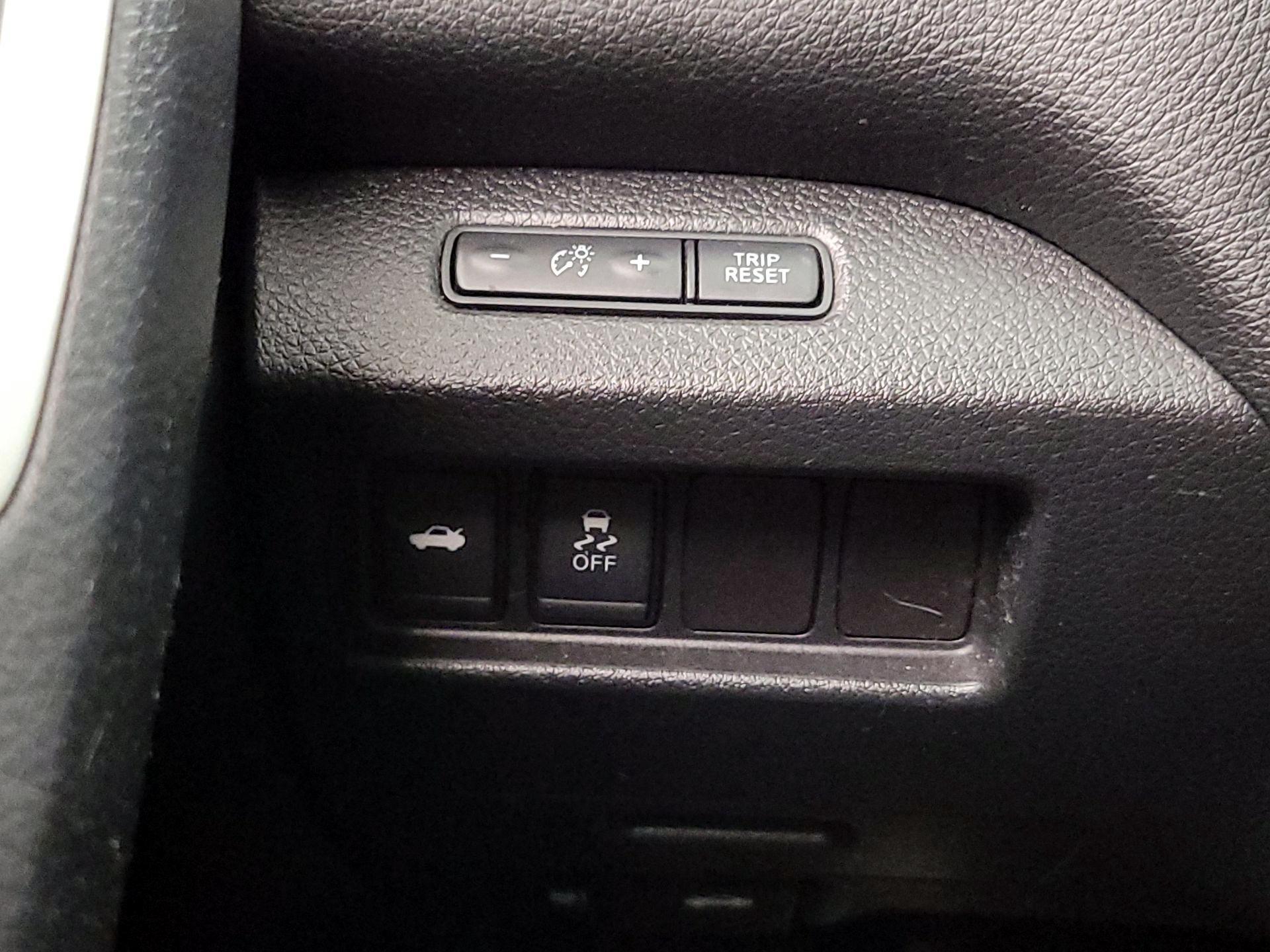 Thumbnail: 2016 Nissan Altima - 13