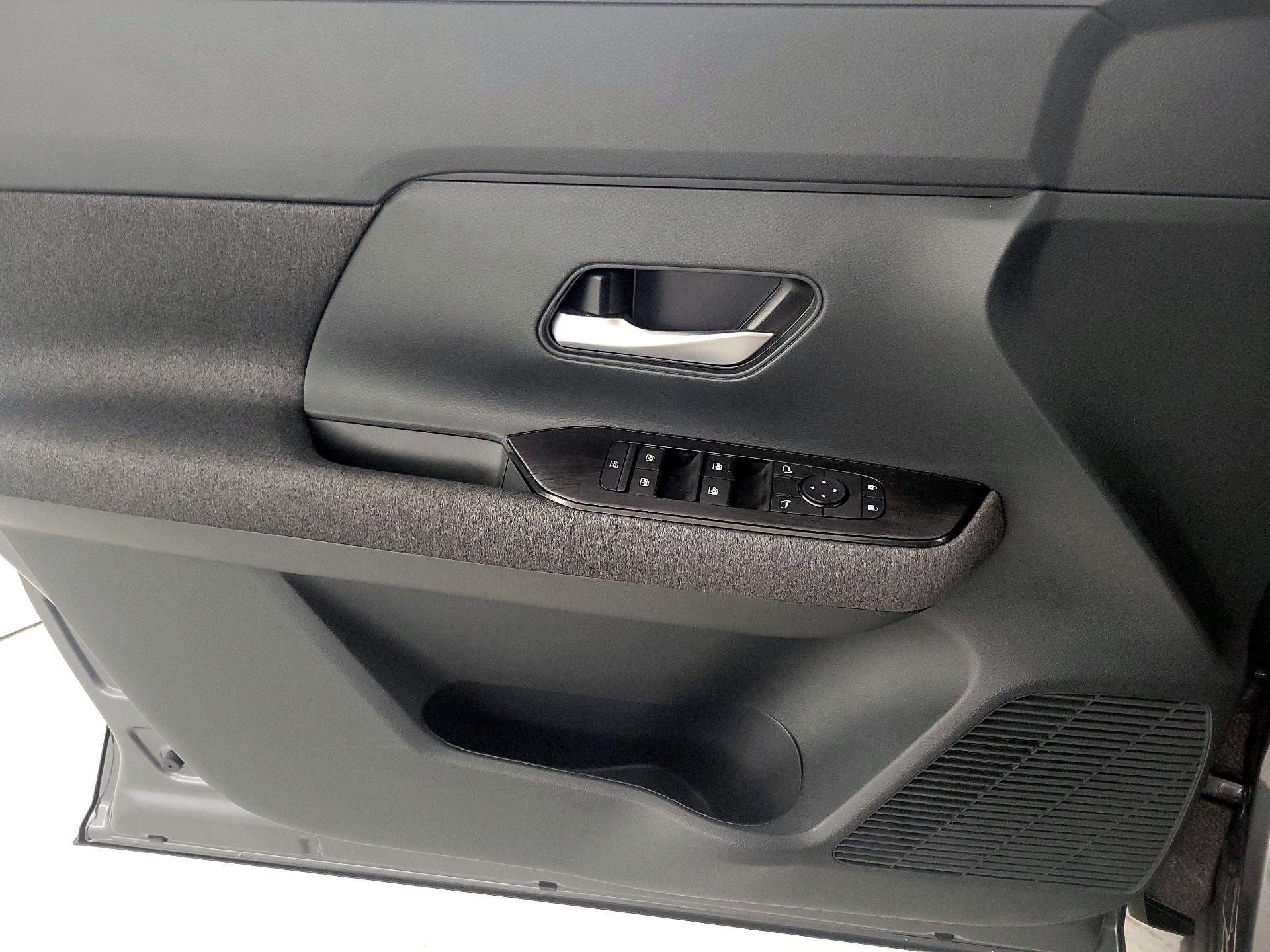 Thumbnail: 2025 Nissan Kicks - 12