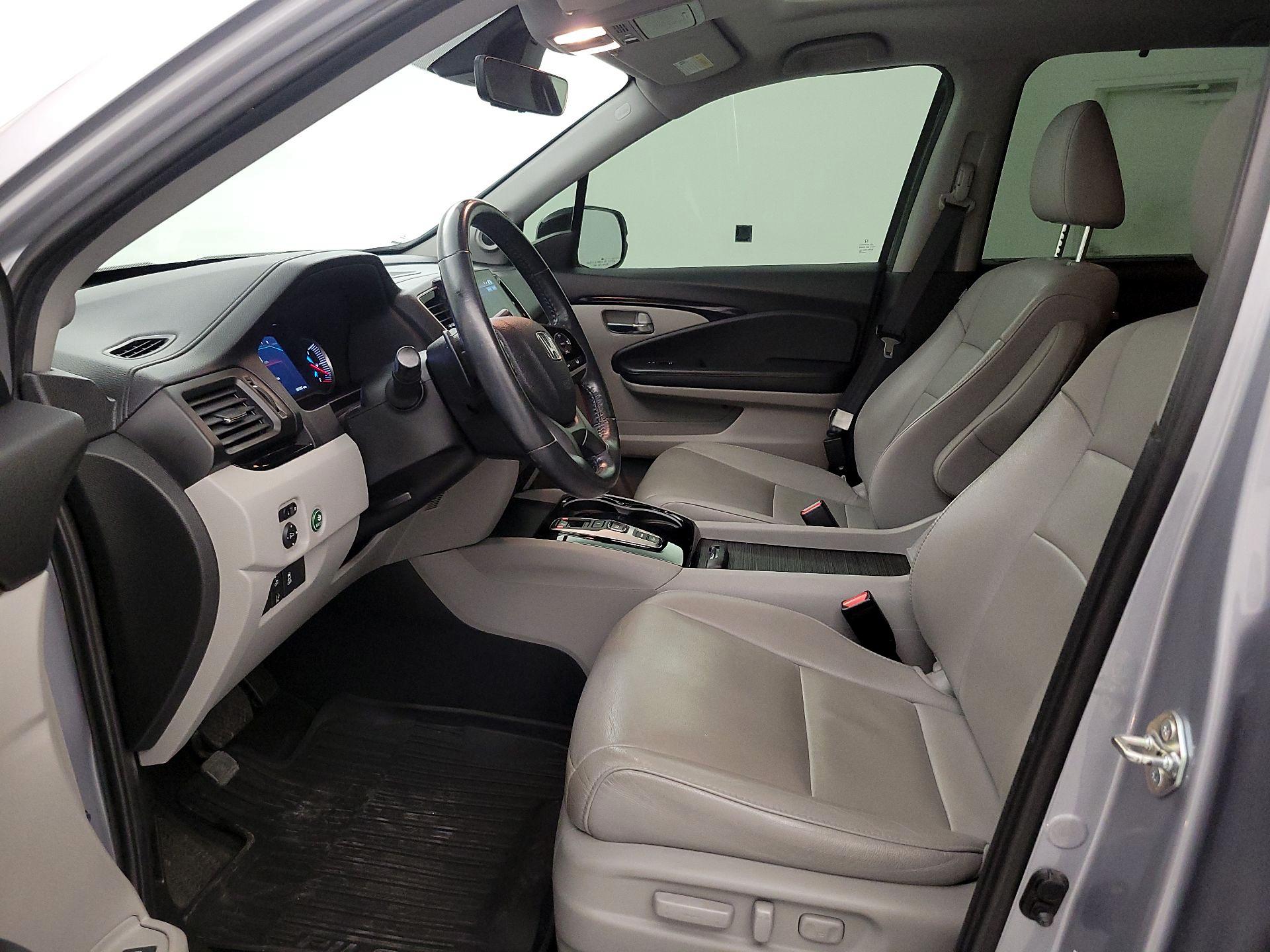 Thumbnail: 2019 Honda Pilot - 11