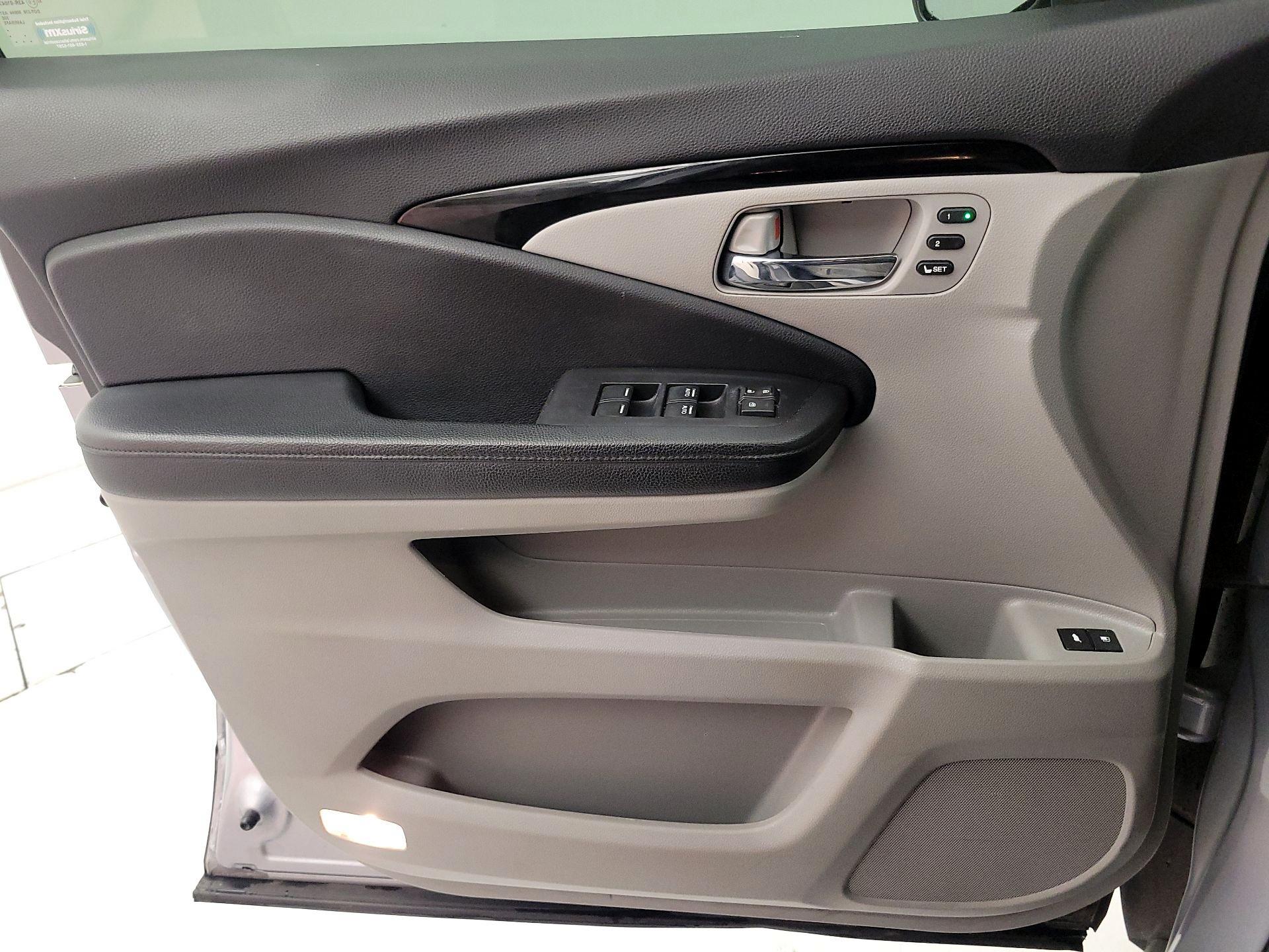 Thumbnail: 2019 Honda Pilot - 12