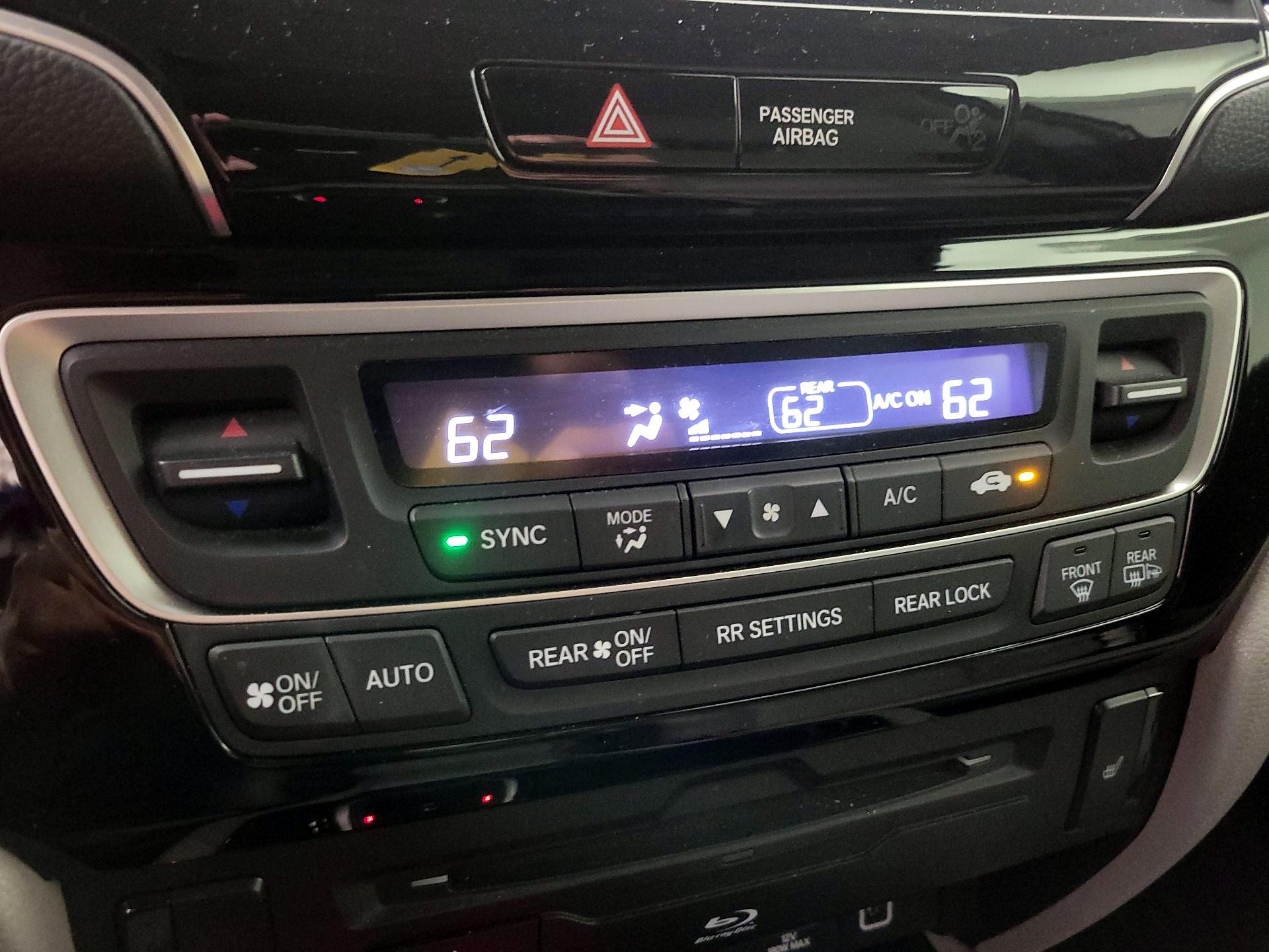 Thumbnail: 2019 Honda Pilot - 16