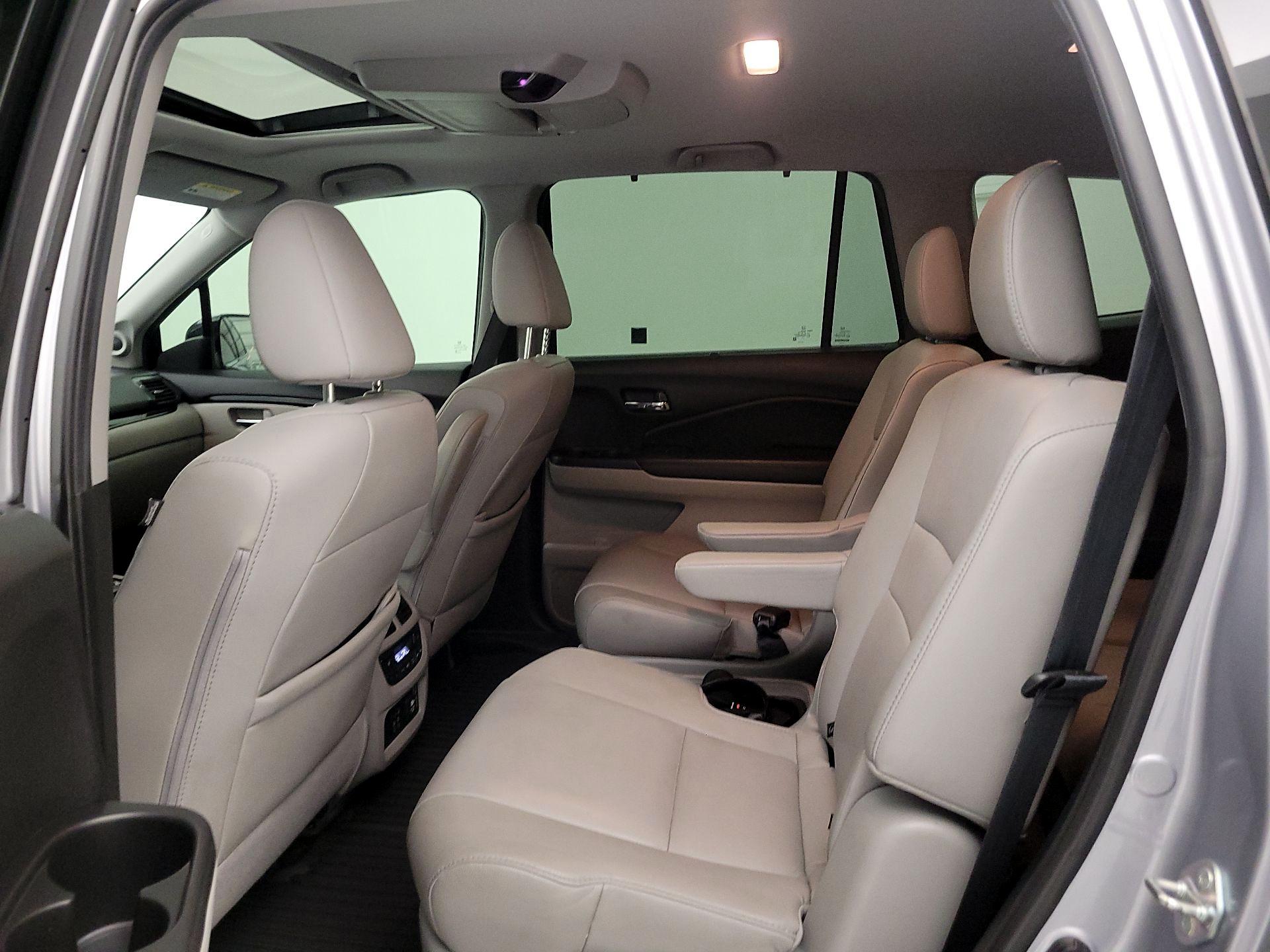 Thumbnail: 2019 Honda Pilot - 20