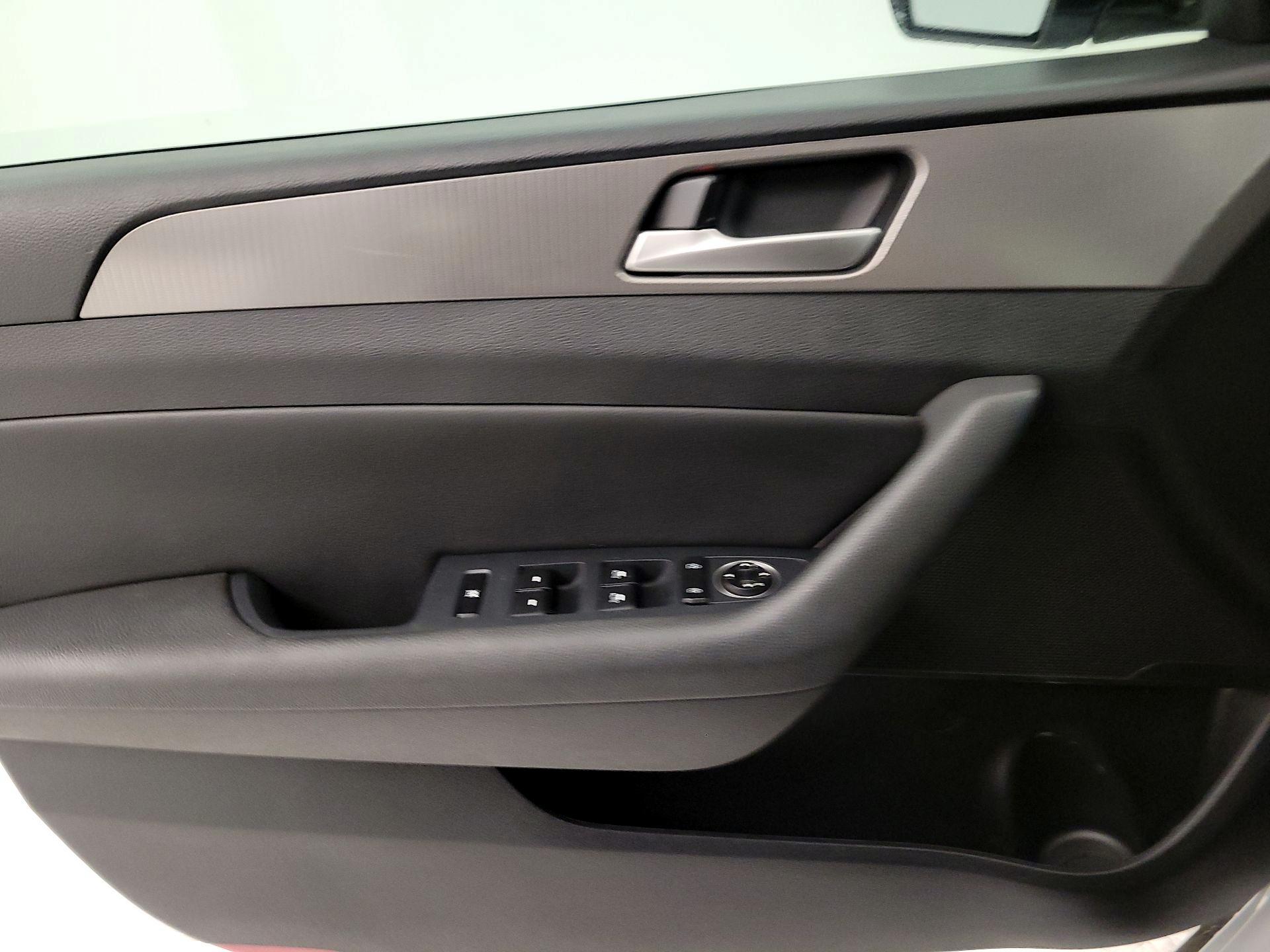 Thumbnail: 2018 Hyundai Sonata - 12