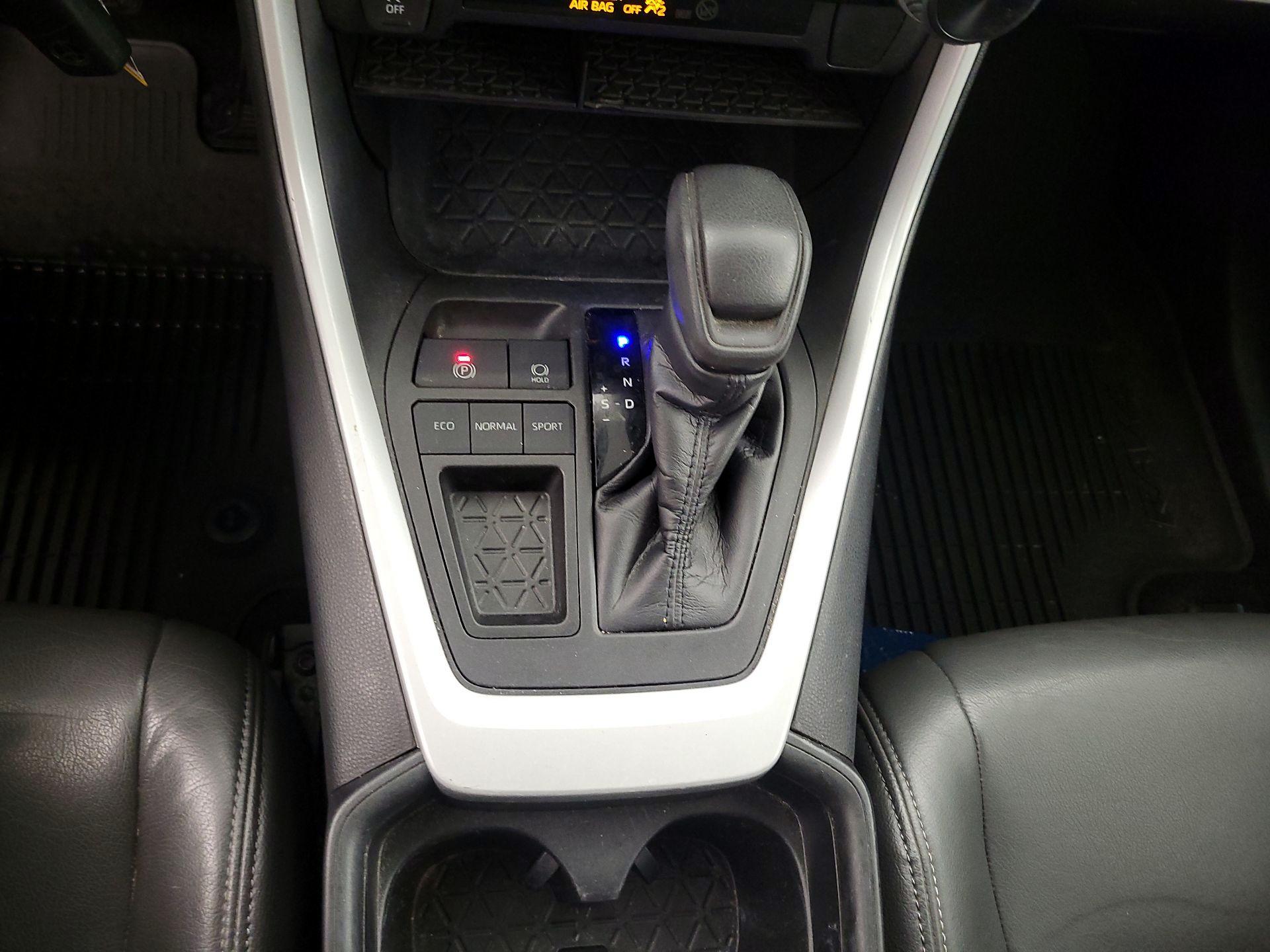 Thumbnail: 2021 Toyota RAV4 - 17