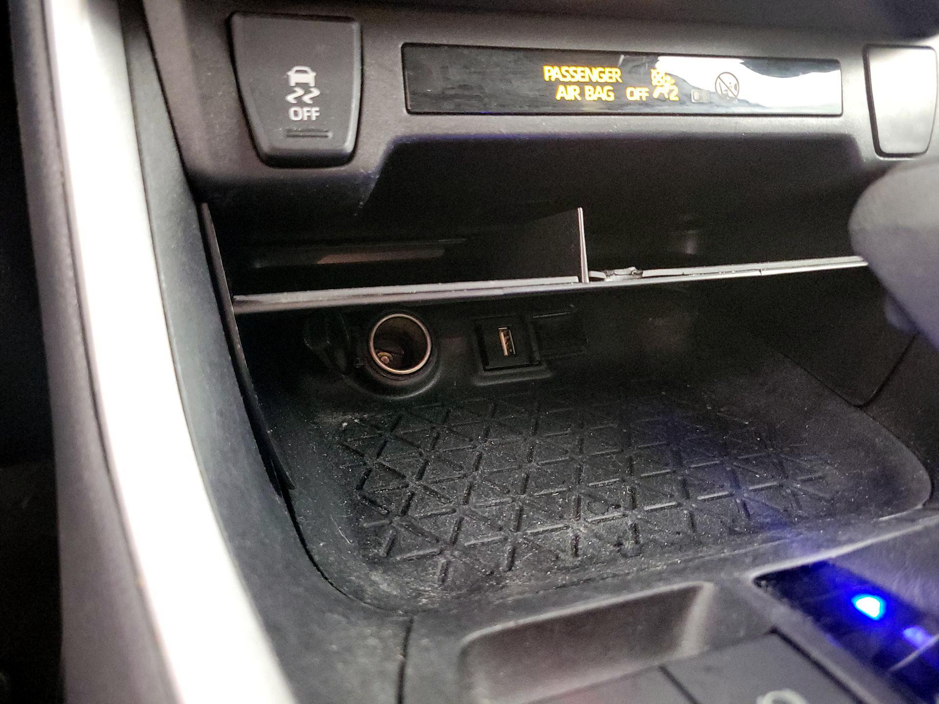 Thumbnail: 2021 Toyota RAV4 - 18