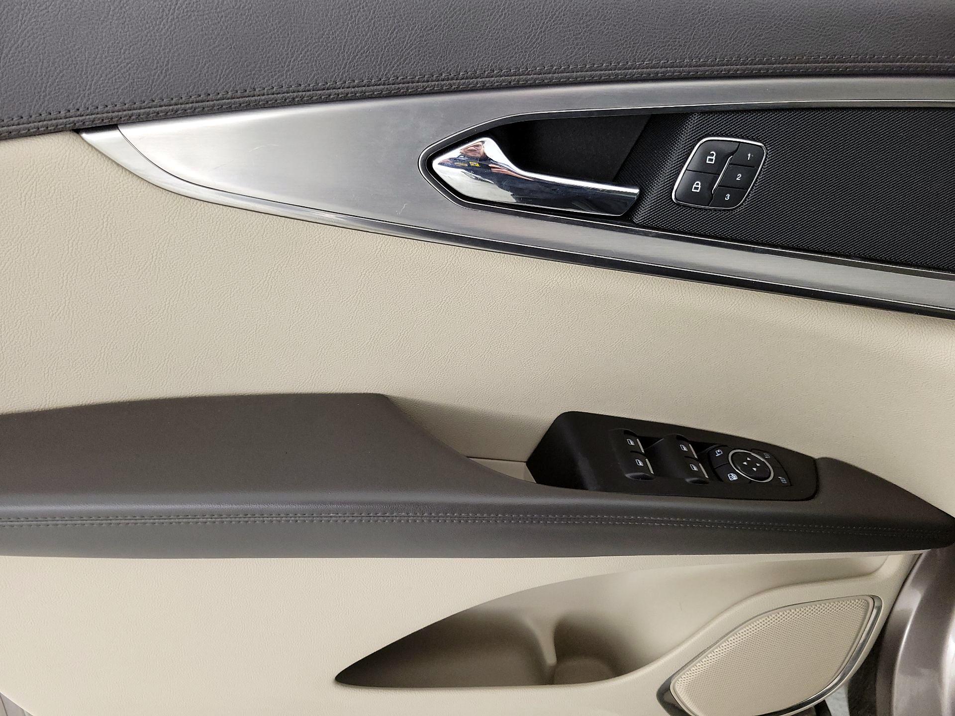 Thumbnail: 2020 Lincoln Nautilus - 12