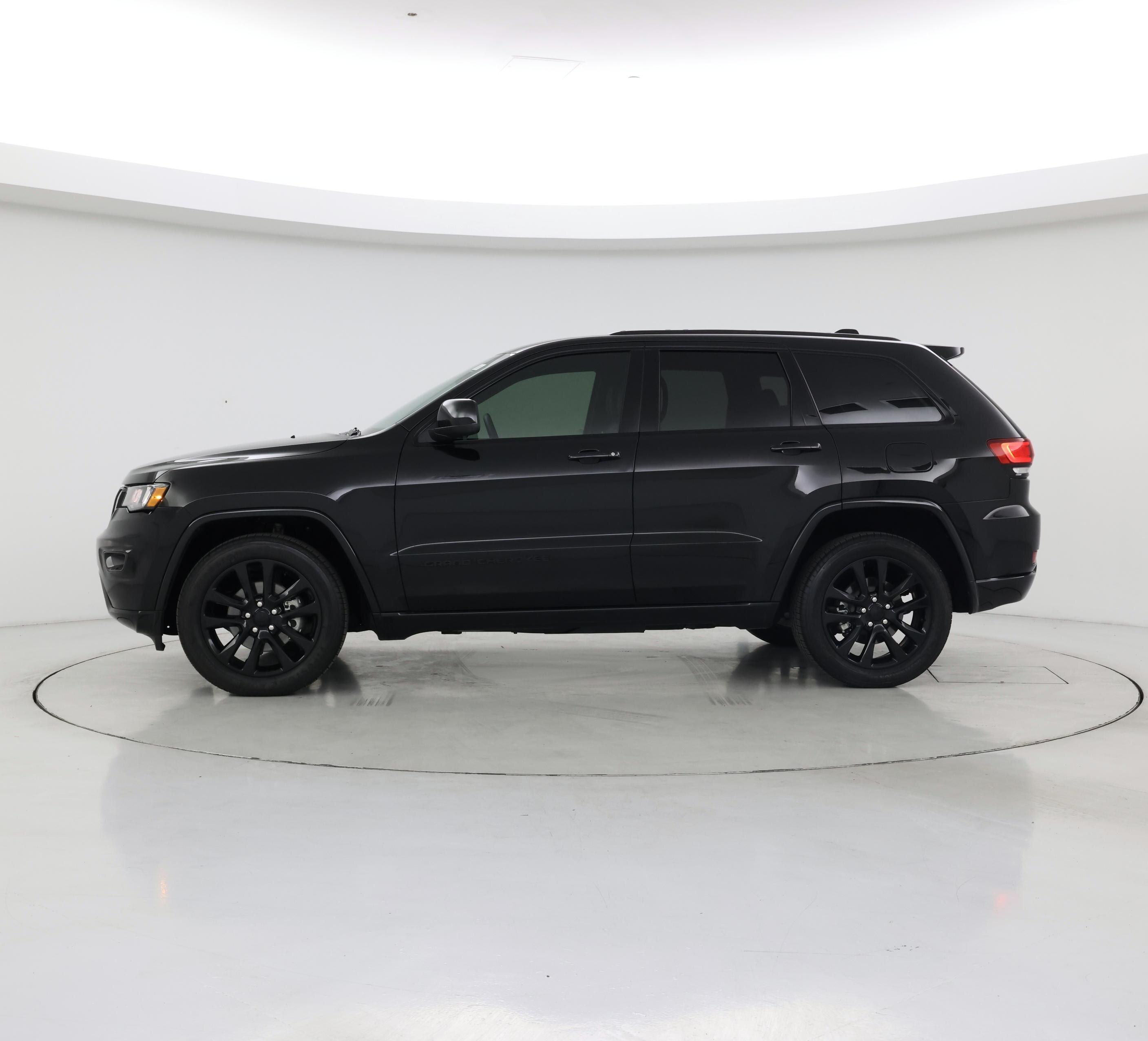 Thumbnail: 2017 Jeep Grand Cherokee - 3