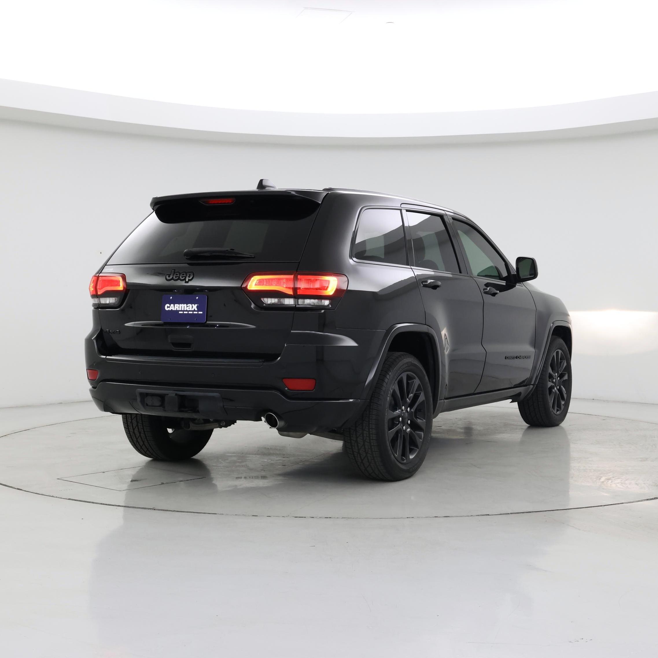 Thumbnail: 2017 Jeep Grand Cherokee - 8