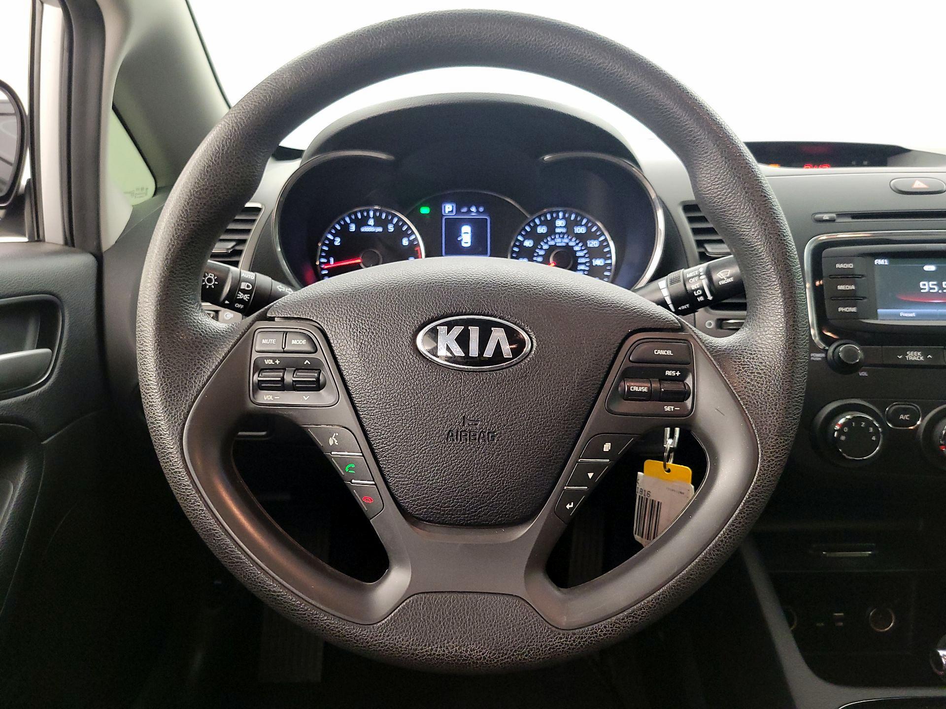 Thumbnail: 2017 Kia Forte - 10