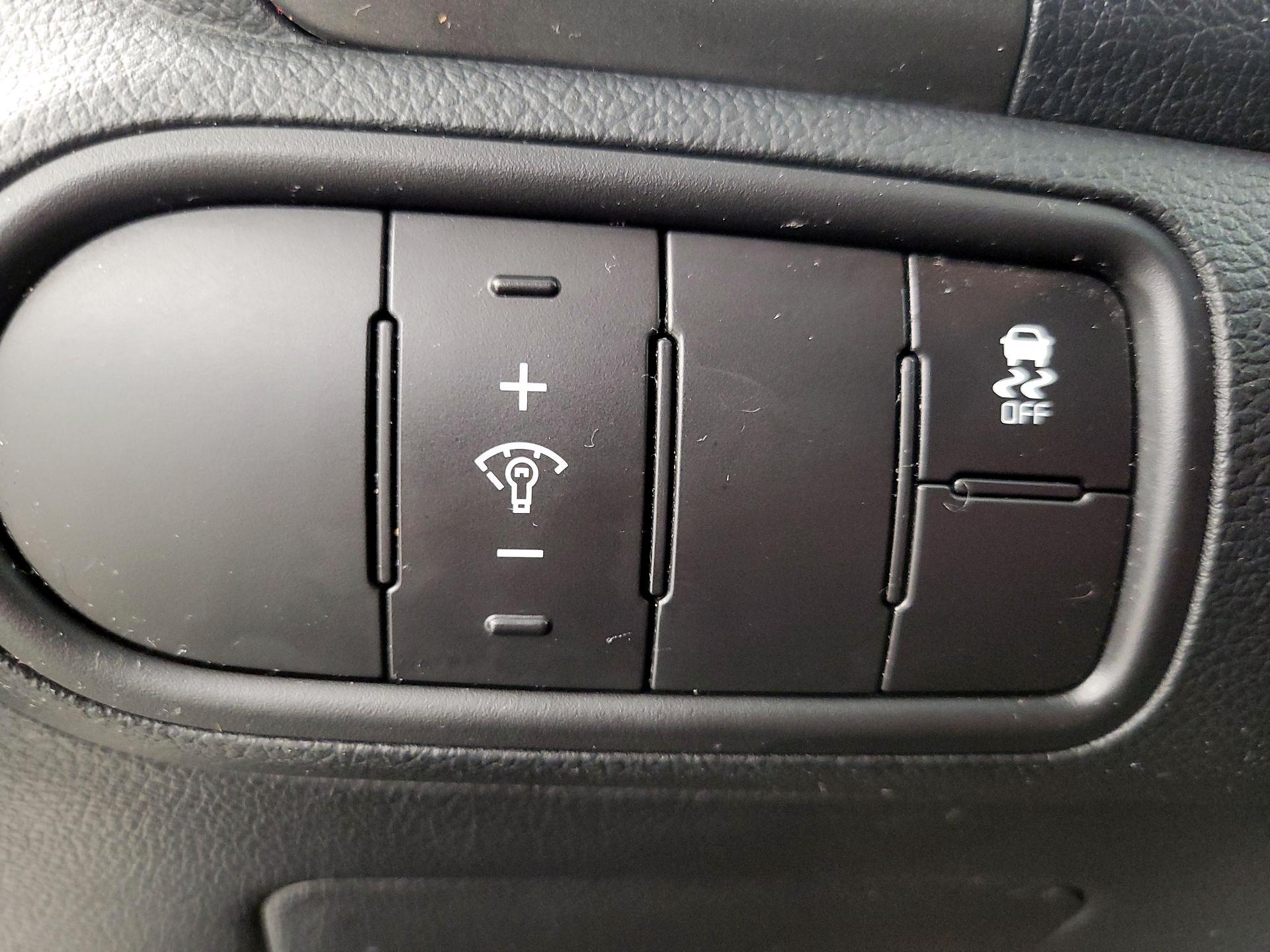 Thumbnail: 2017 Kia Forte - 13