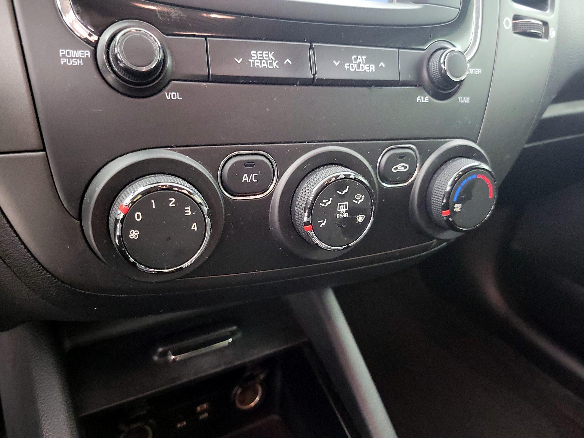 Thumbnail: 2017 Kia Forte - 16