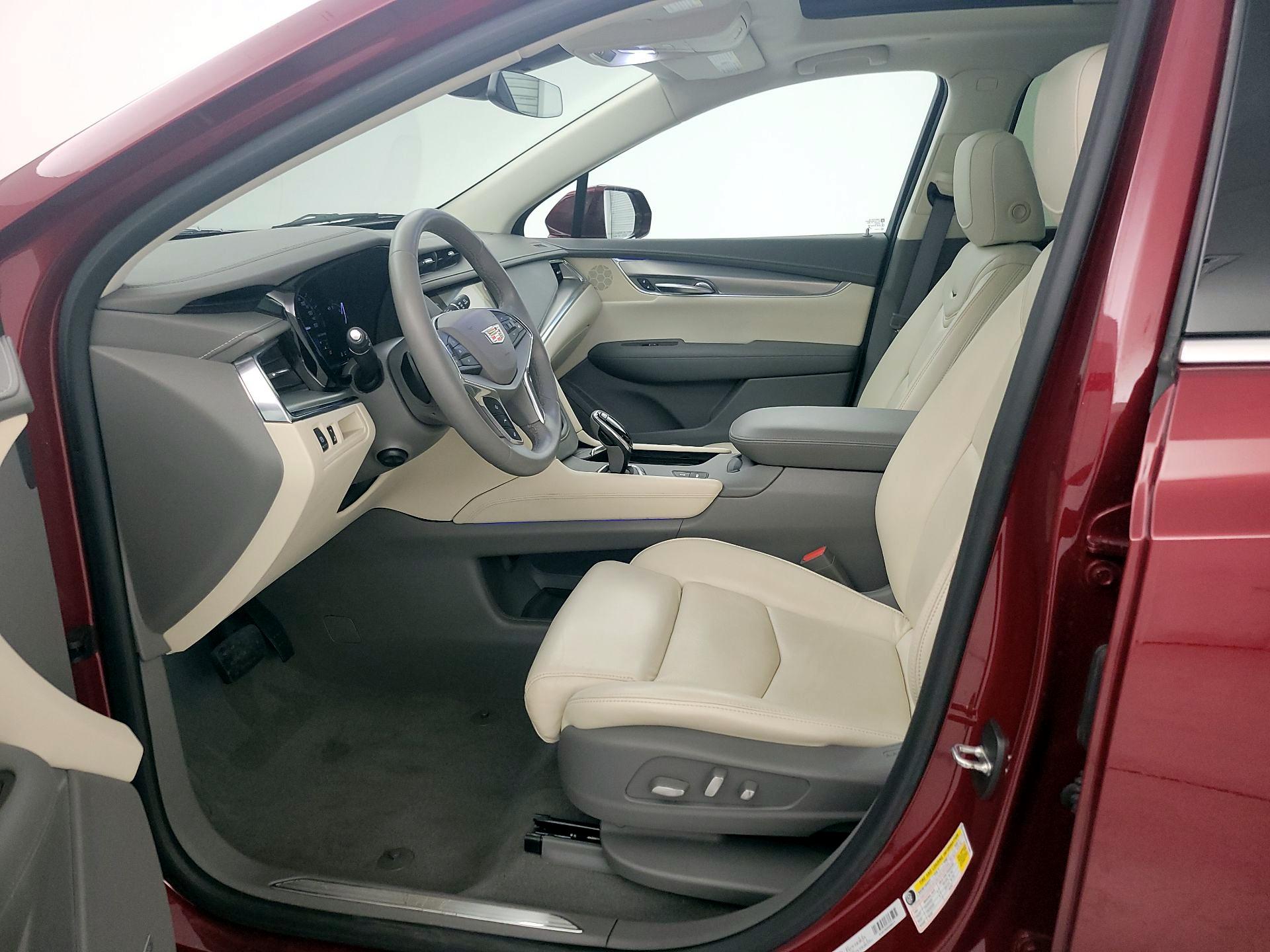 Thumbnail: 2017 Cadillac XT5 - 11