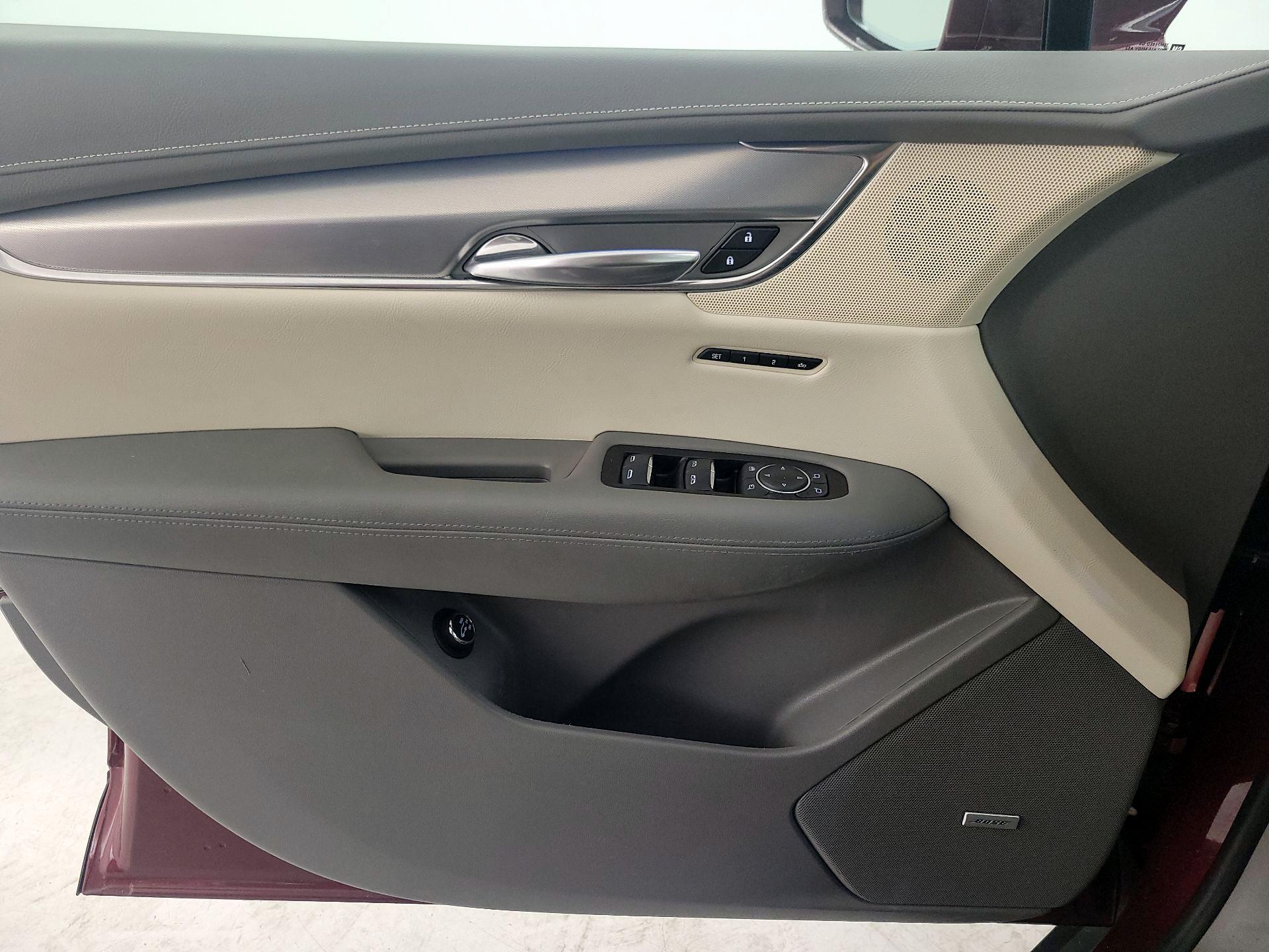 Thumbnail: 2017 Cadillac XT5 - 12