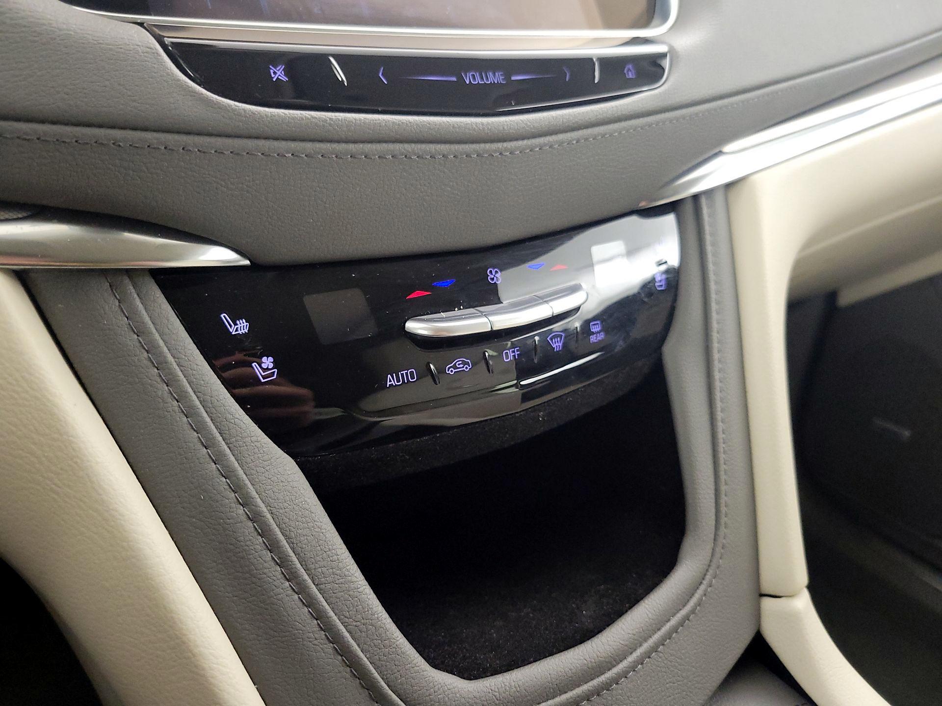 Thumbnail: 2017 Cadillac XT5 - 17