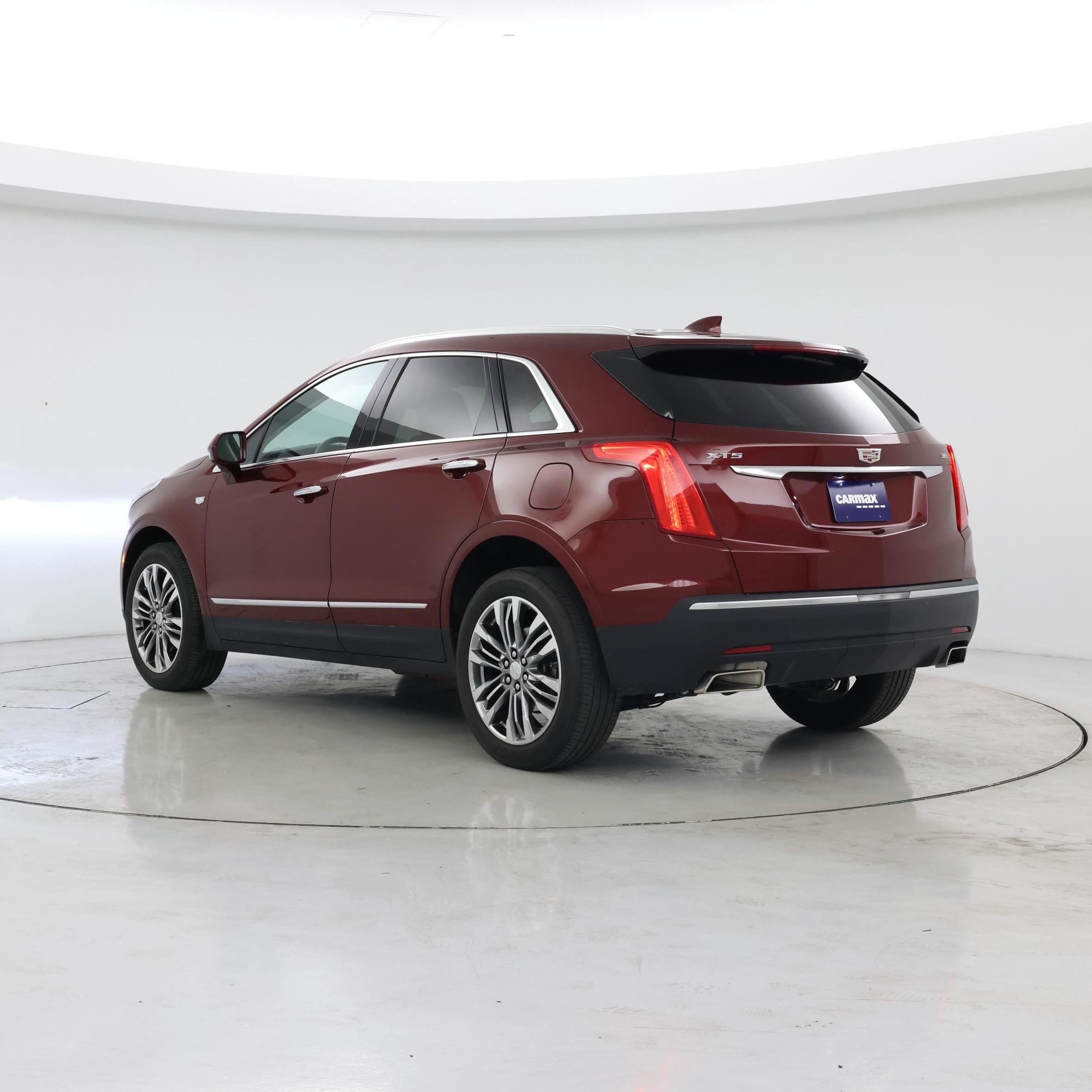 Thumbnail: 2017 Cadillac XT5 - 2