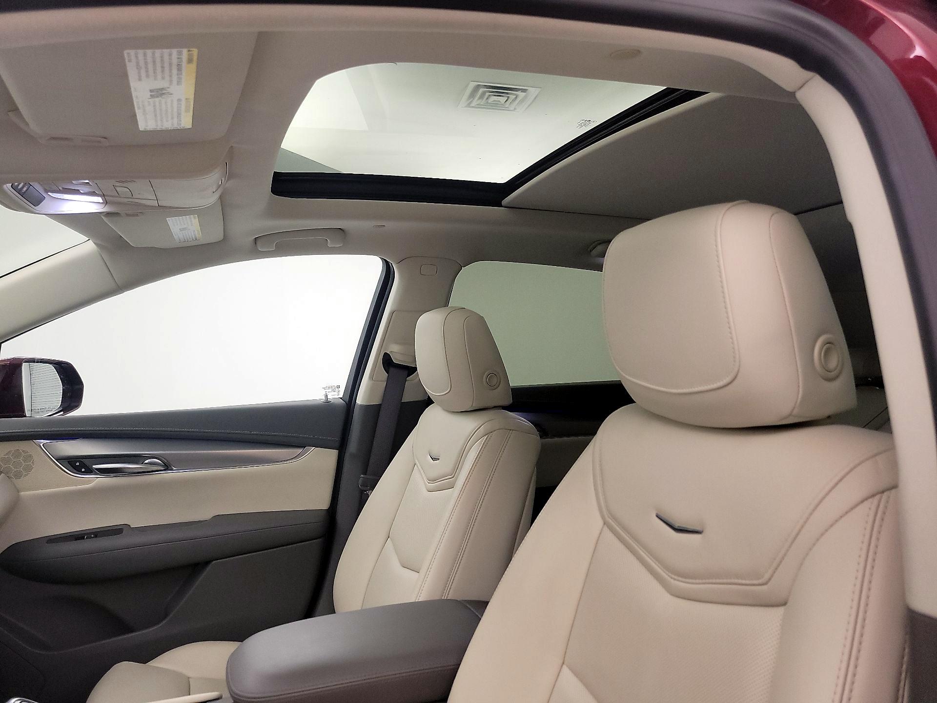 Thumbnail: 2017 Cadillac XT5 - 19