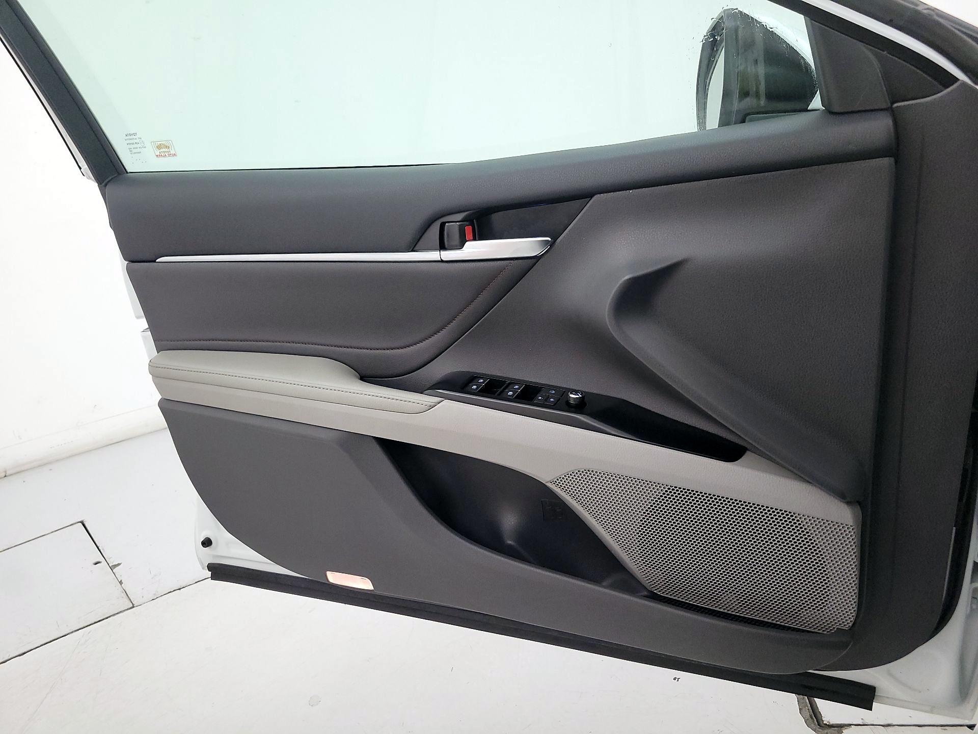 Thumbnail: 2018 Toyota Camry - 12