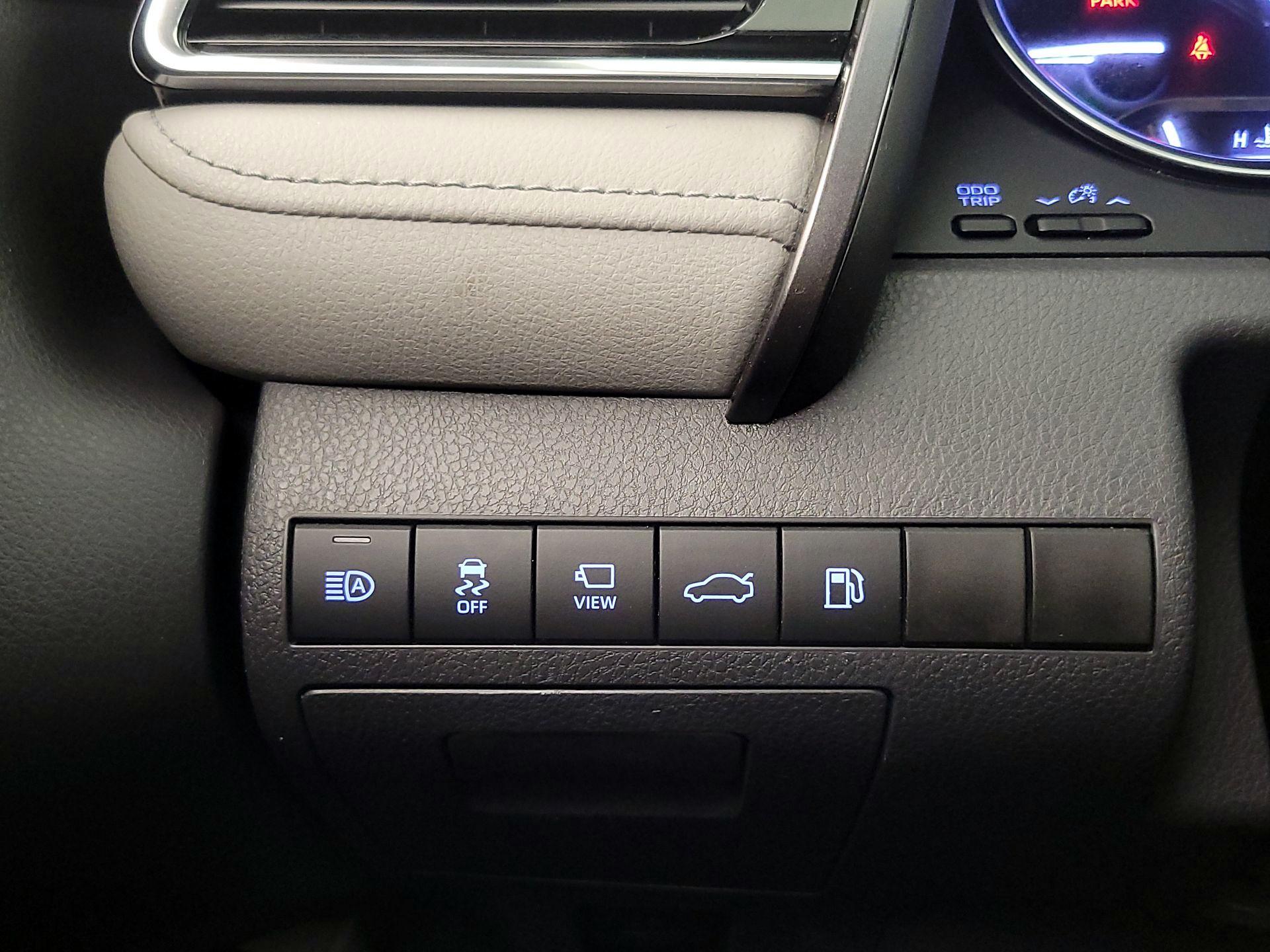 Thumbnail: 2018 Toyota Camry - 13