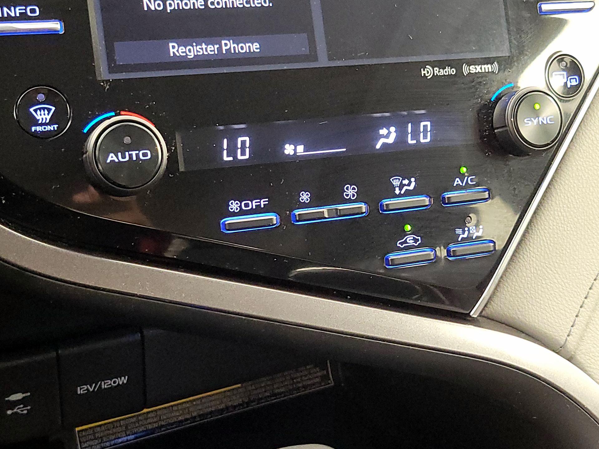 Thumbnail: 2018 Toyota Camry - 16