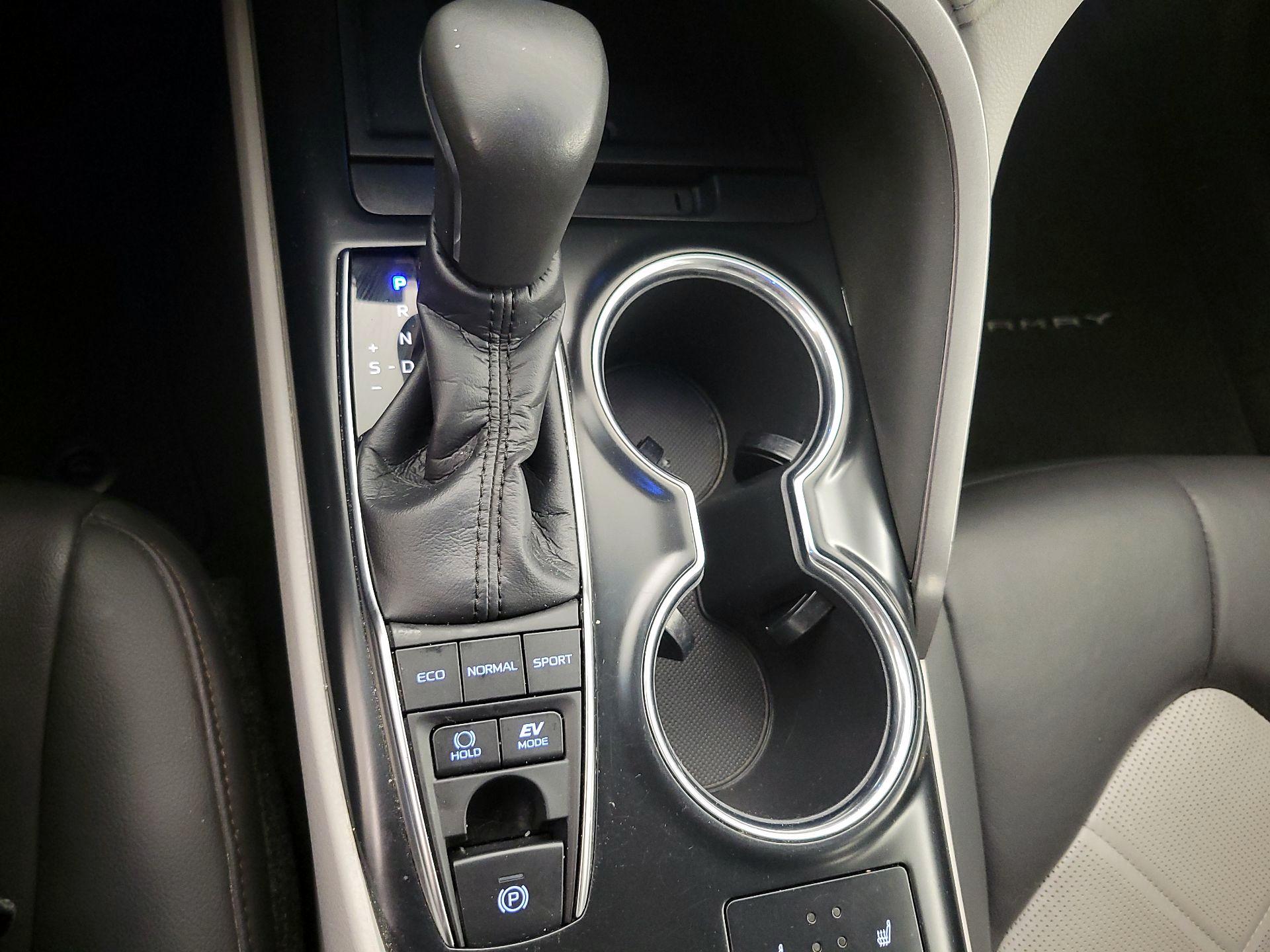 Thumbnail: 2018 Toyota Camry - 17