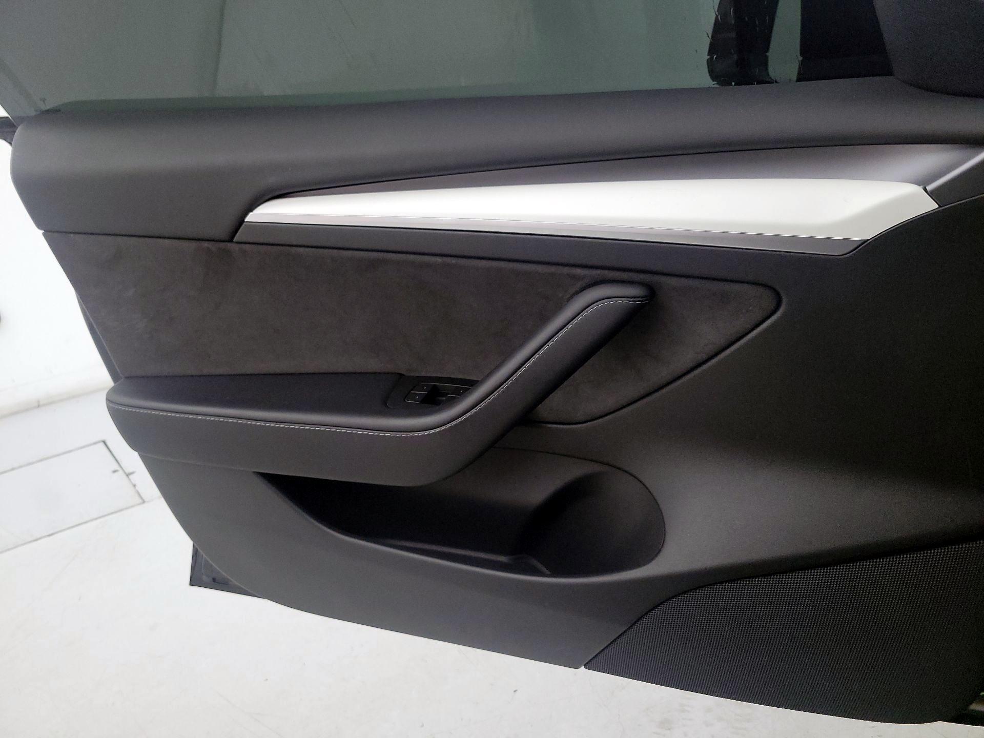 Thumbnail: 2022 Tesla Model 3 - 12