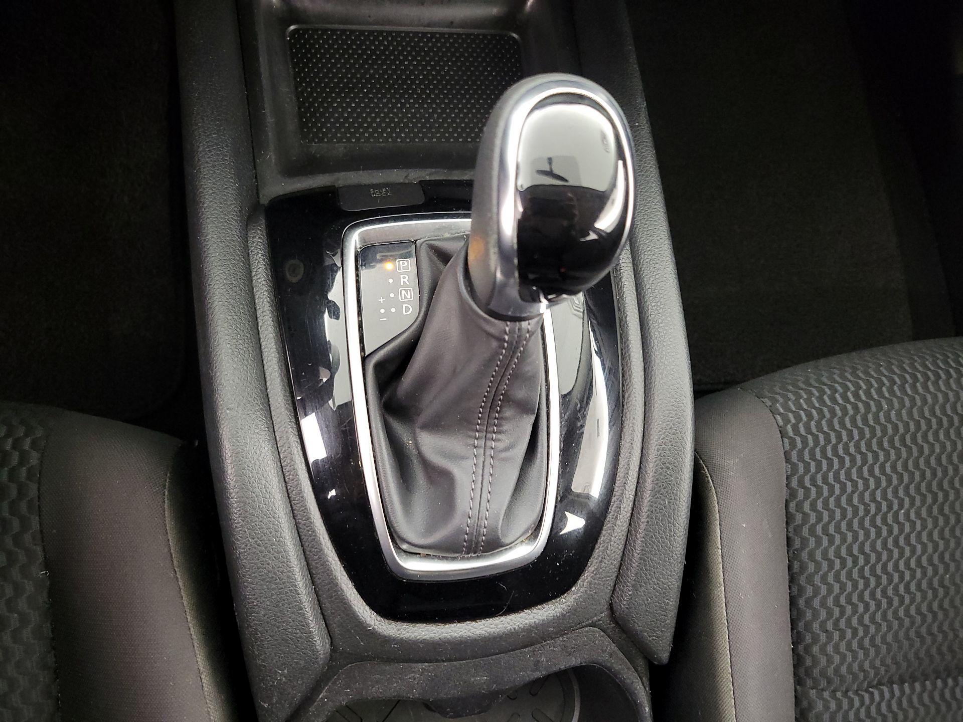 Thumbnail: 2017 Nissan Rogue Sport - 17