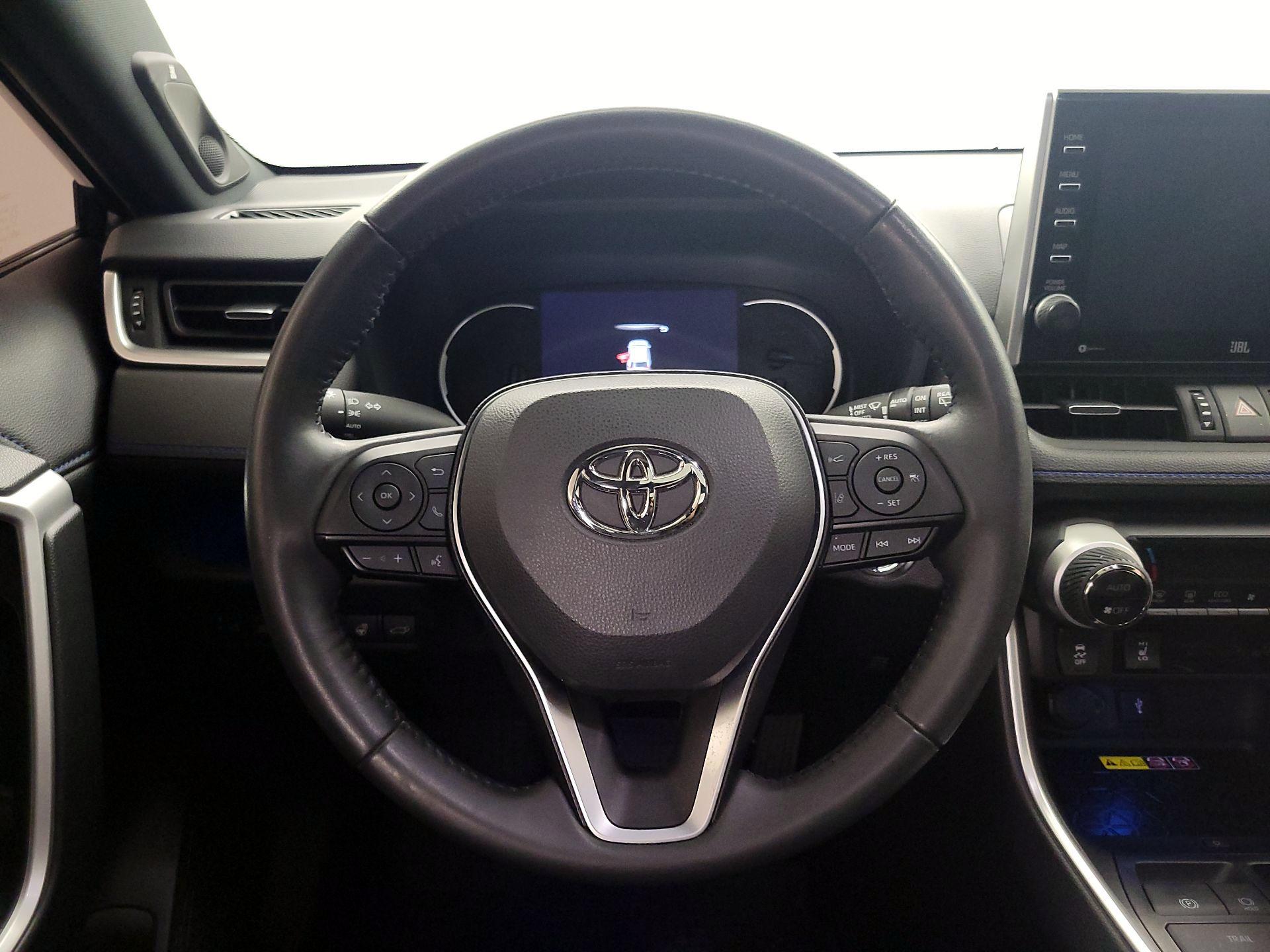 Thumbnail: 2022 Toyota RAV4 - 10