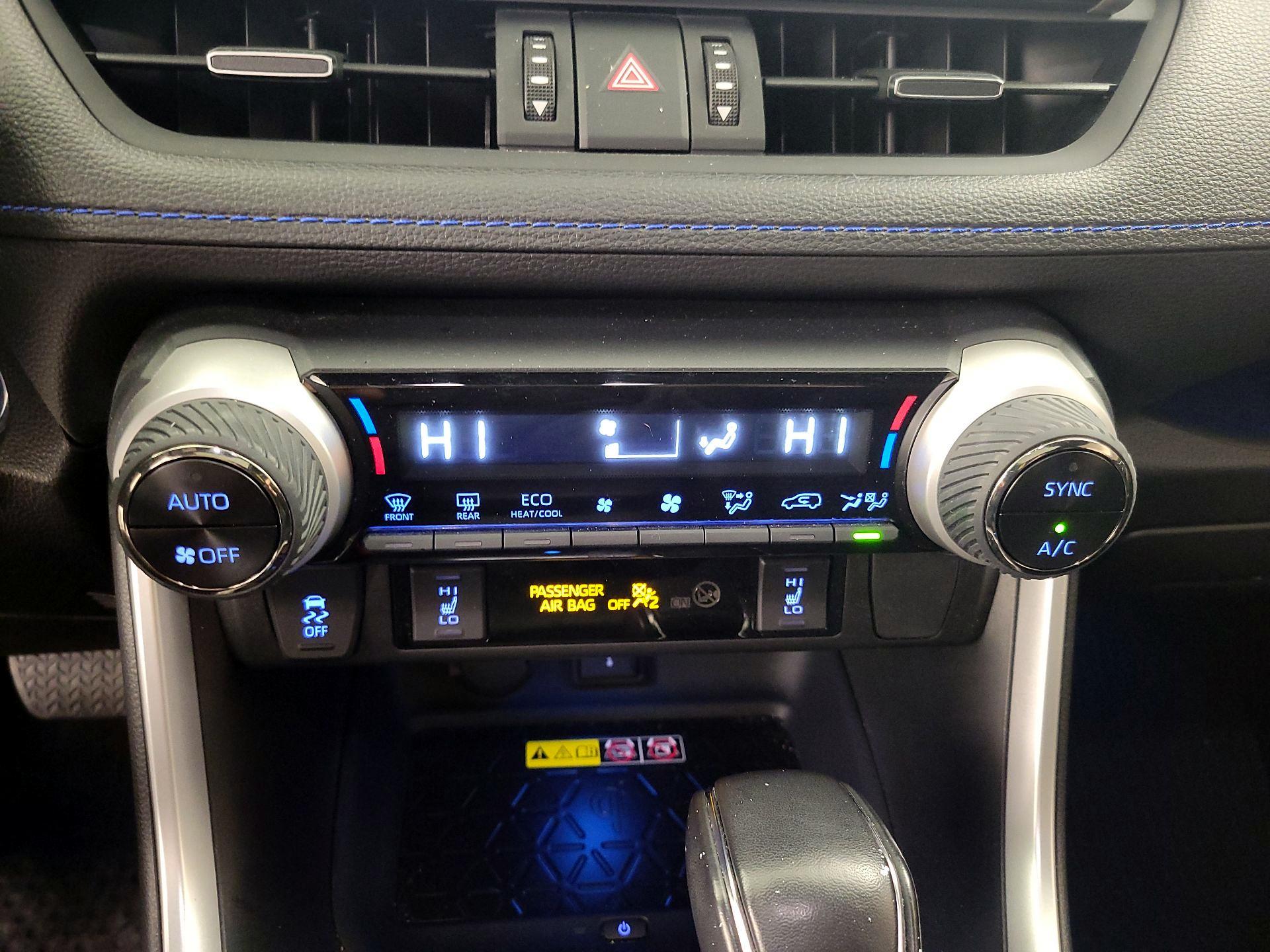 Thumbnail: 2022 Toyota RAV4 - 16