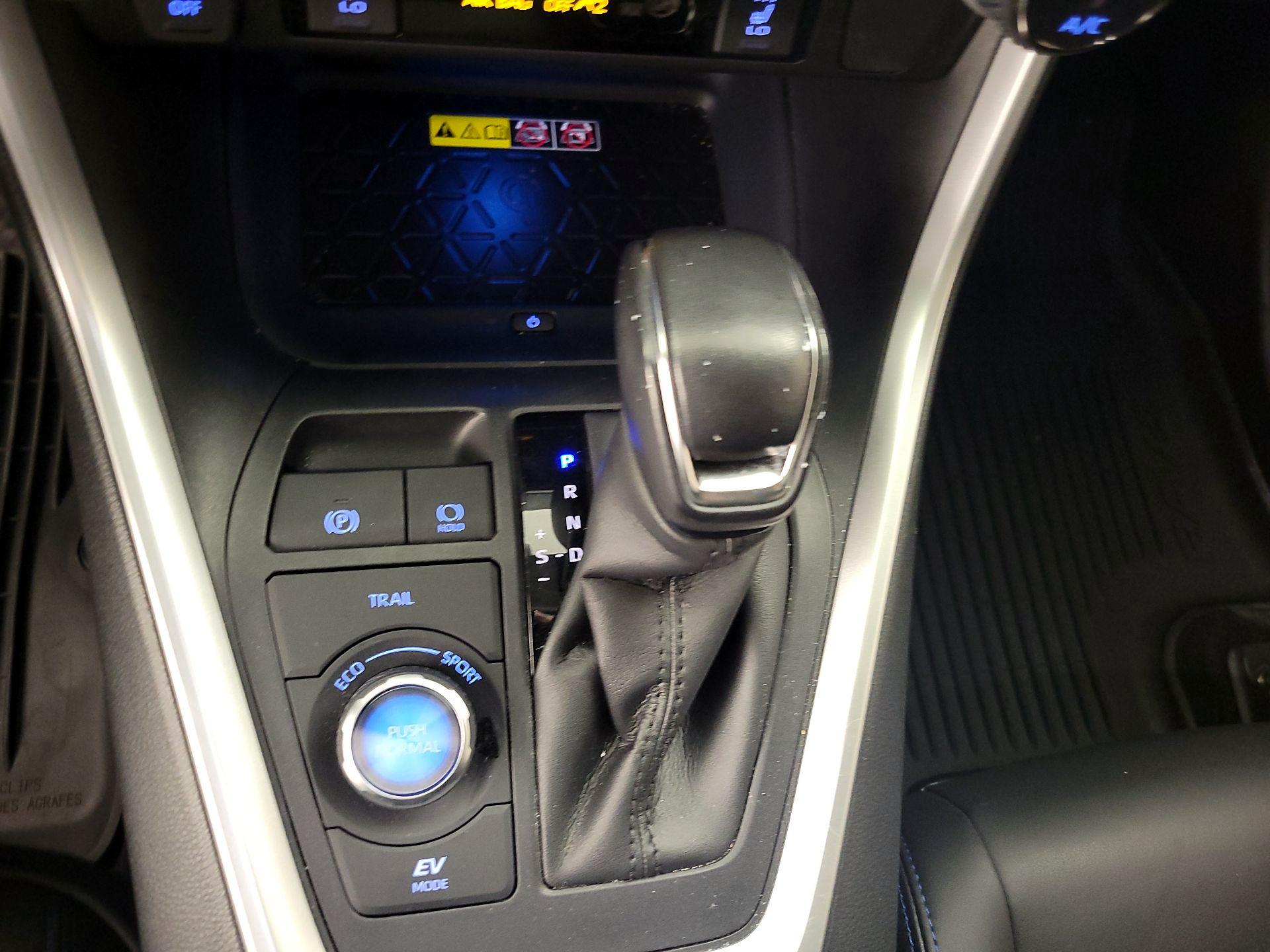 Thumbnail: 2022 Toyota RAV4 - 17