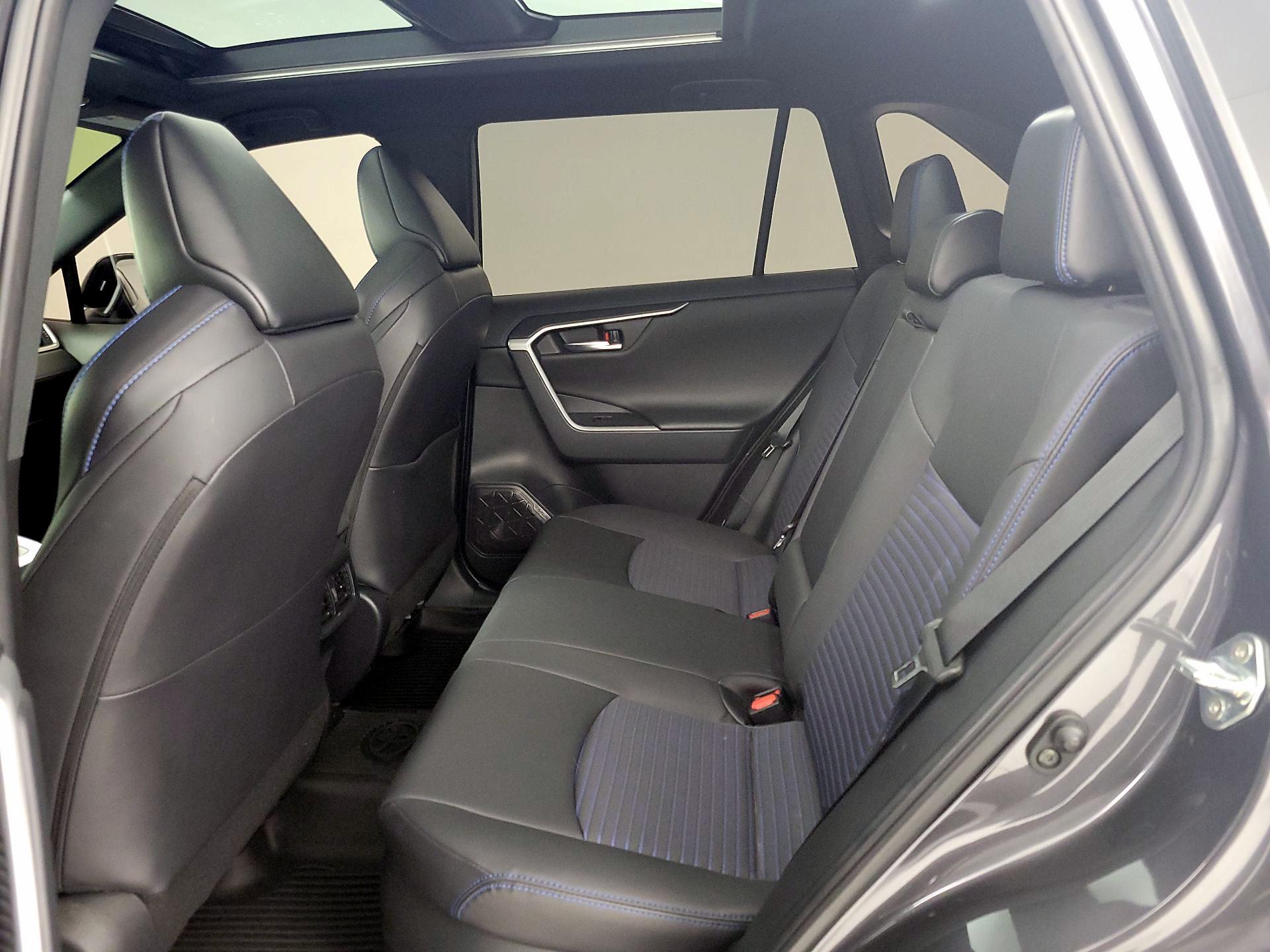 Thumbnail: 2022 Toyota RAV4 - 20