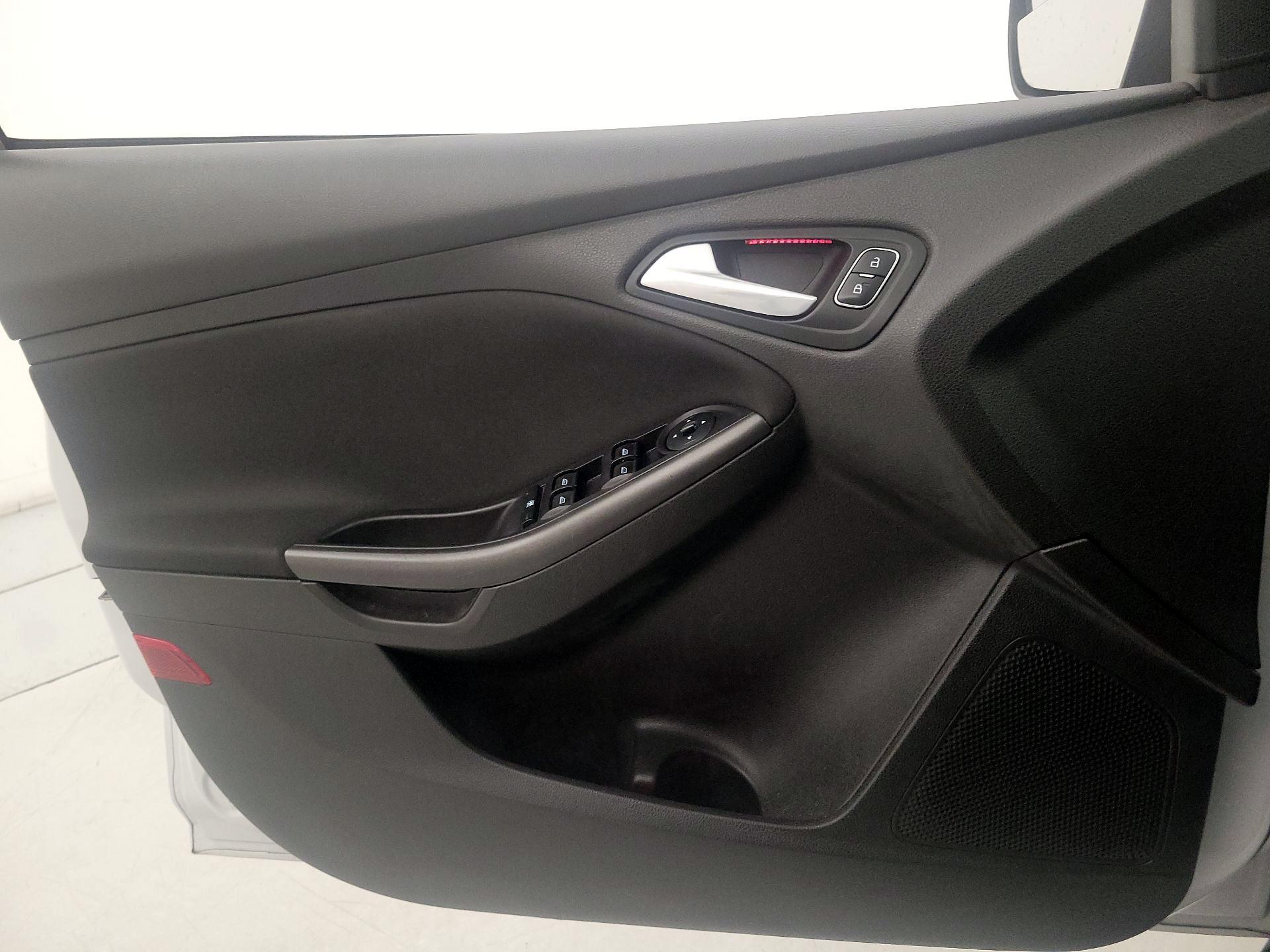 Thumbnail: 2016 Ford Focus - 12