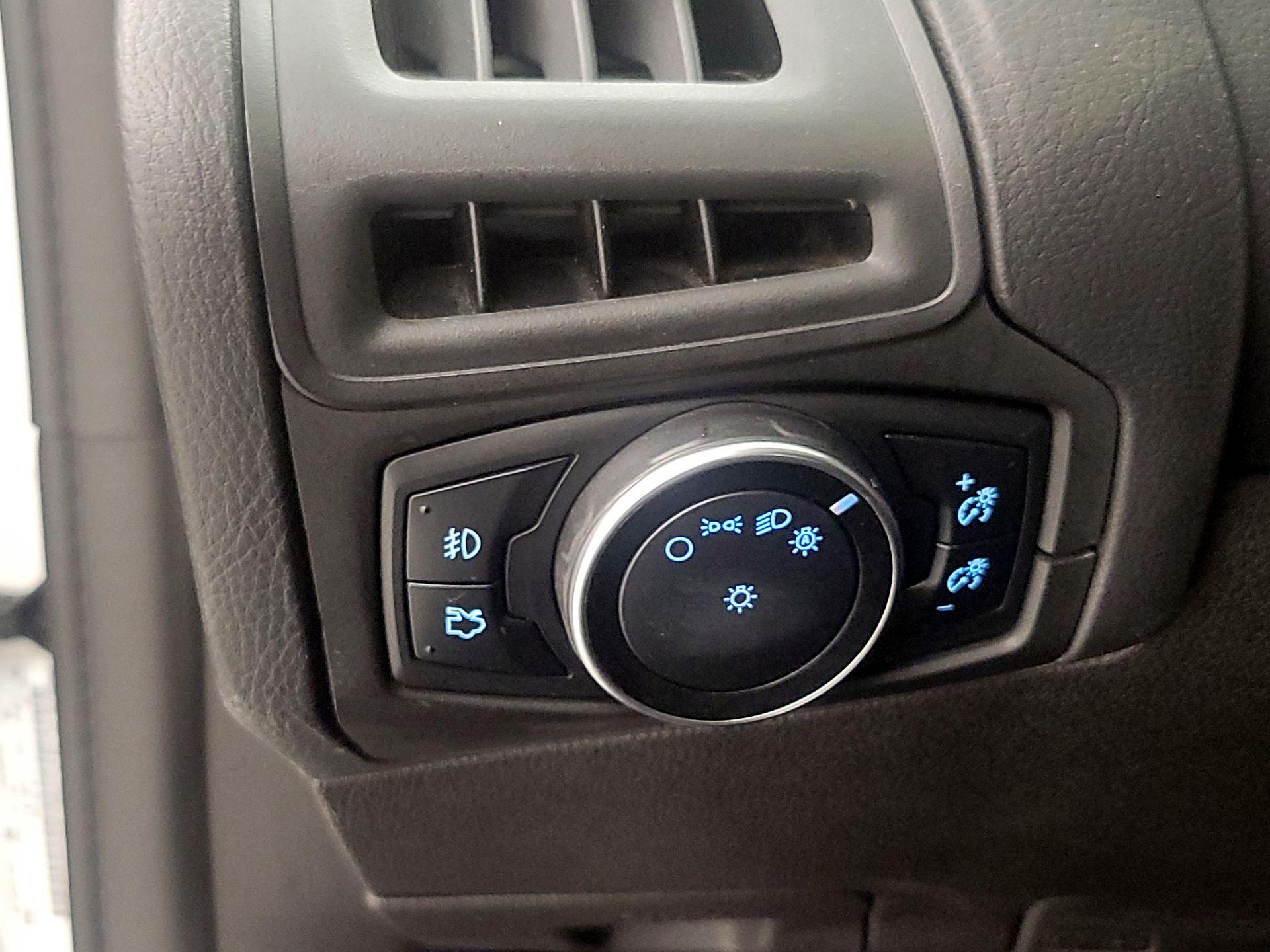 Thumbnail: 2016 Ford Focus - 13