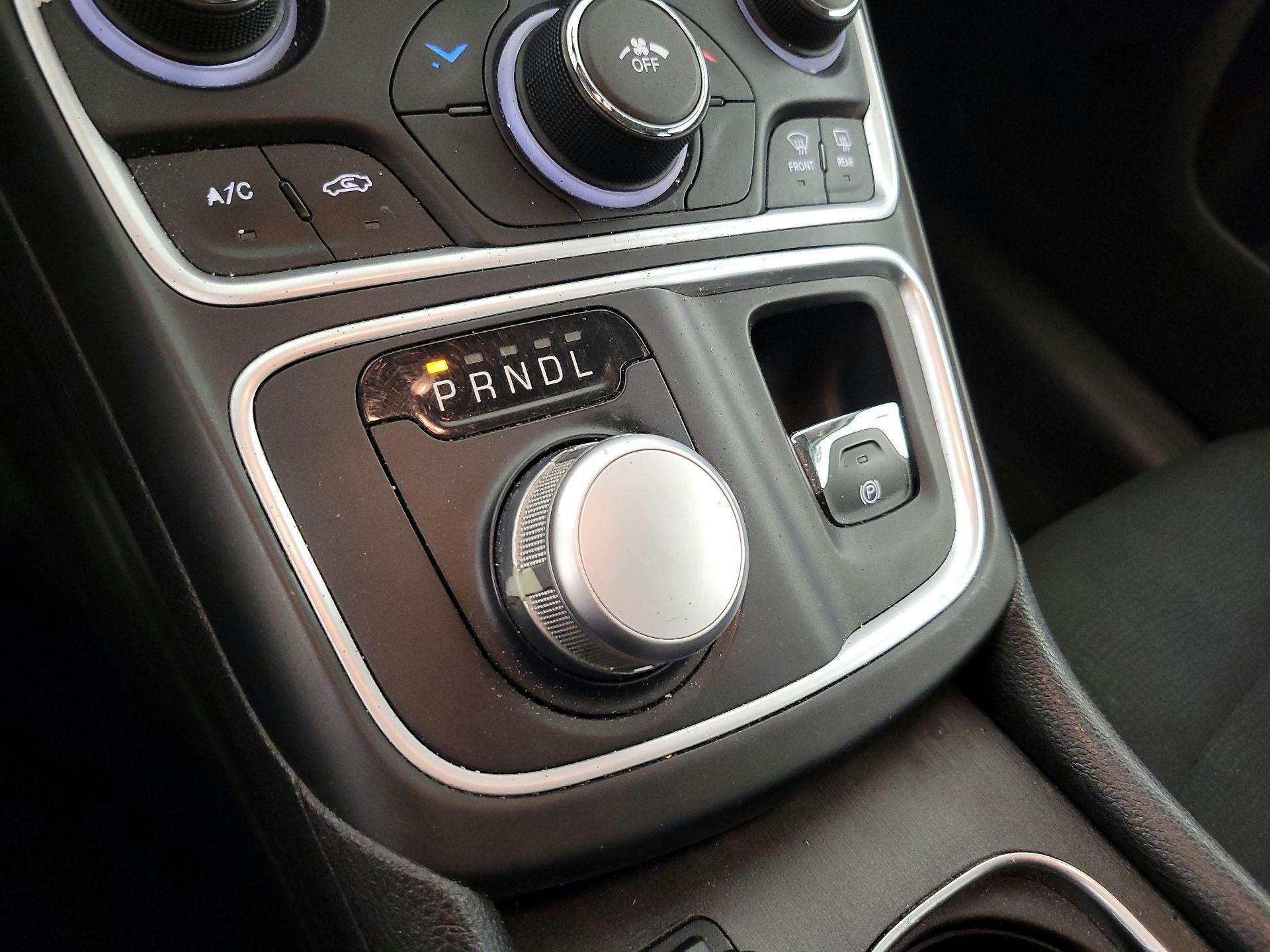 Thumbnail: 2016 Chrysler 200 - 17