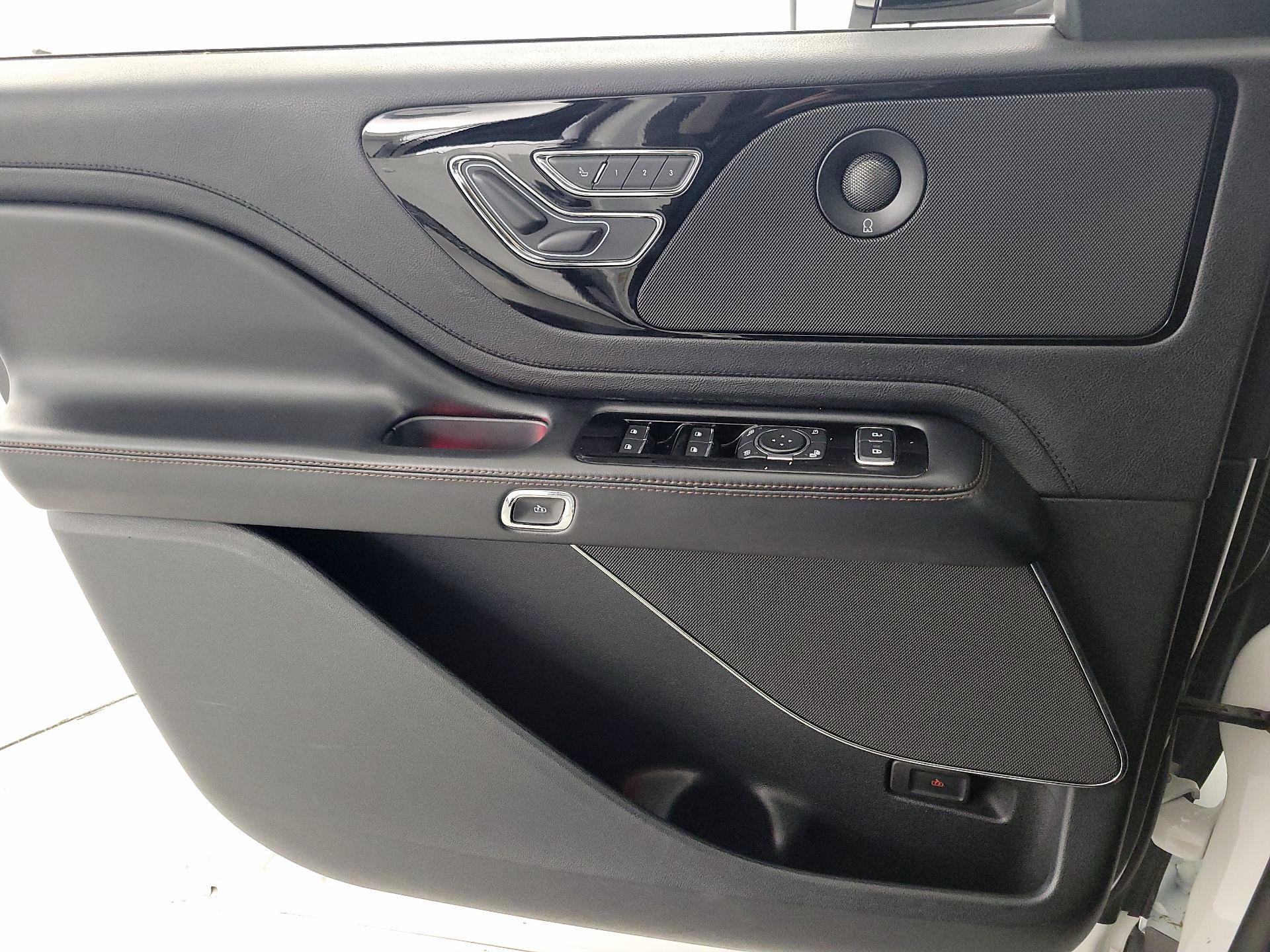 Thumbnail: 2020 Lincoln Aviator - 12