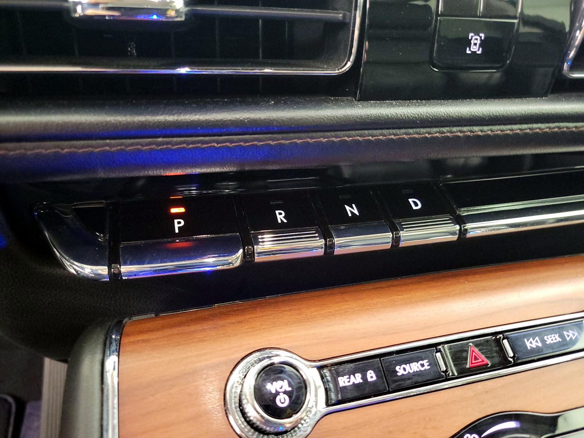 Thumbnail: 2020 Lincoln Aviator - 18