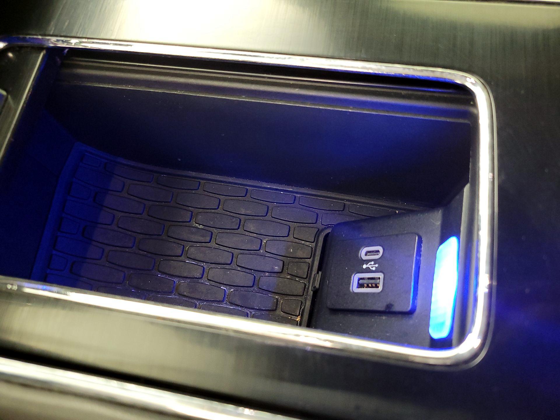 Thumbnail: 2020 Lincoln Aviator - 19