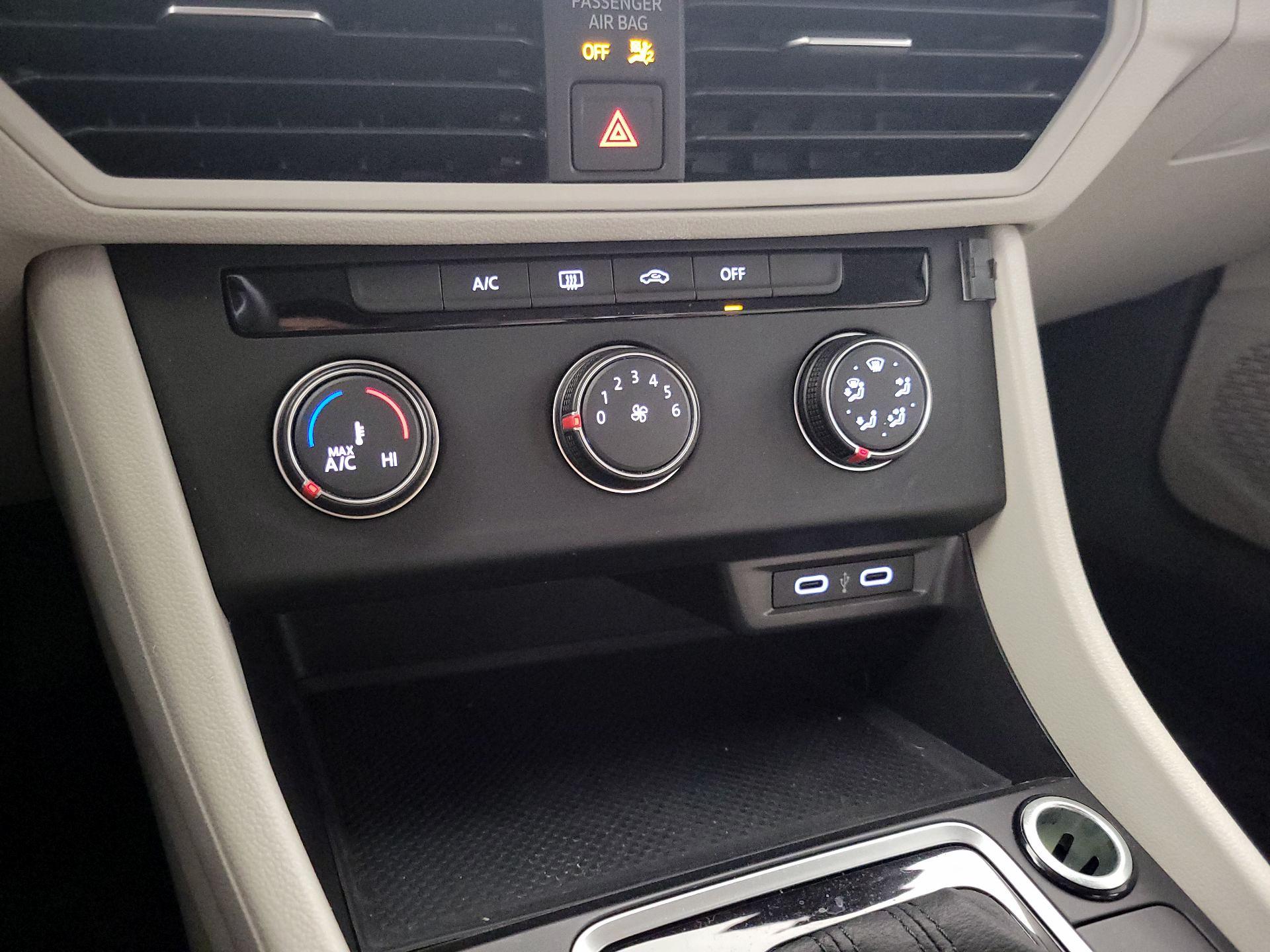 Thumbnail: 2021 Volkswagen Jetta - 16