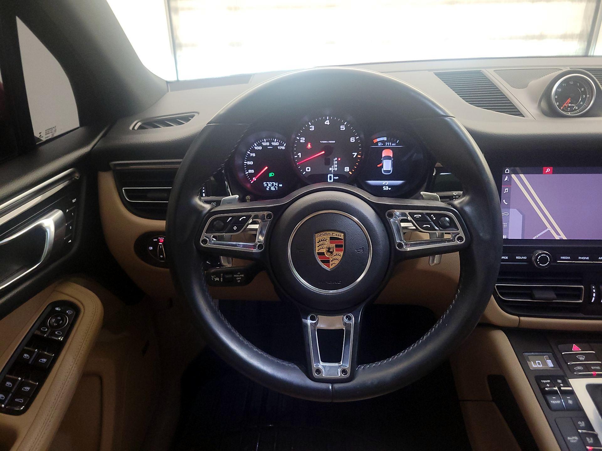 Thumbnail: 2020 Porsche Macan - 10